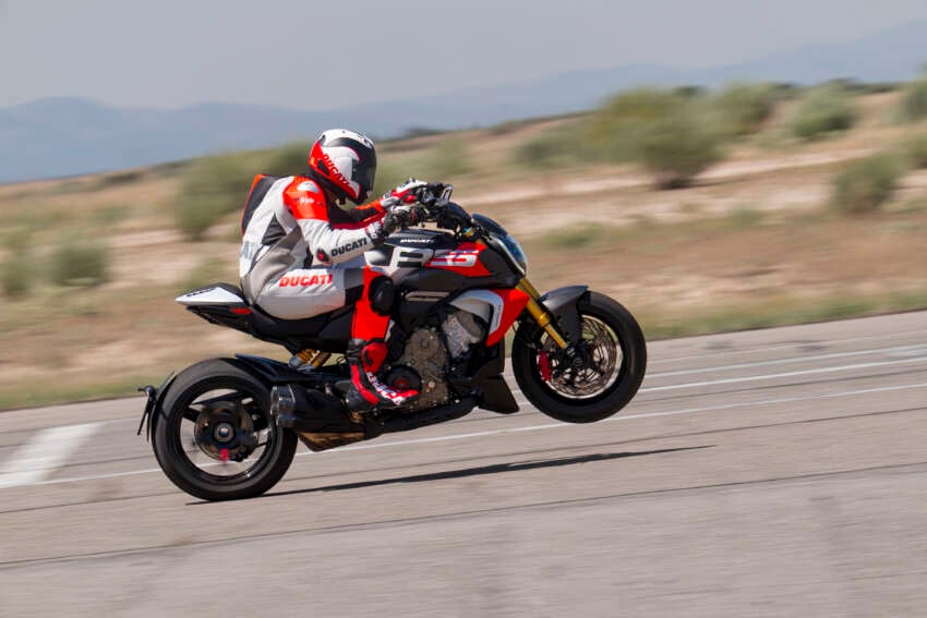 Ducati, Ducati diavel v4, Ducati Diavel V4 RS 2026, Ducati Rilis Diavel V4 RS Tenaga Beringas, 0-100 Km/jam Butuh 2.5 Detik Aja