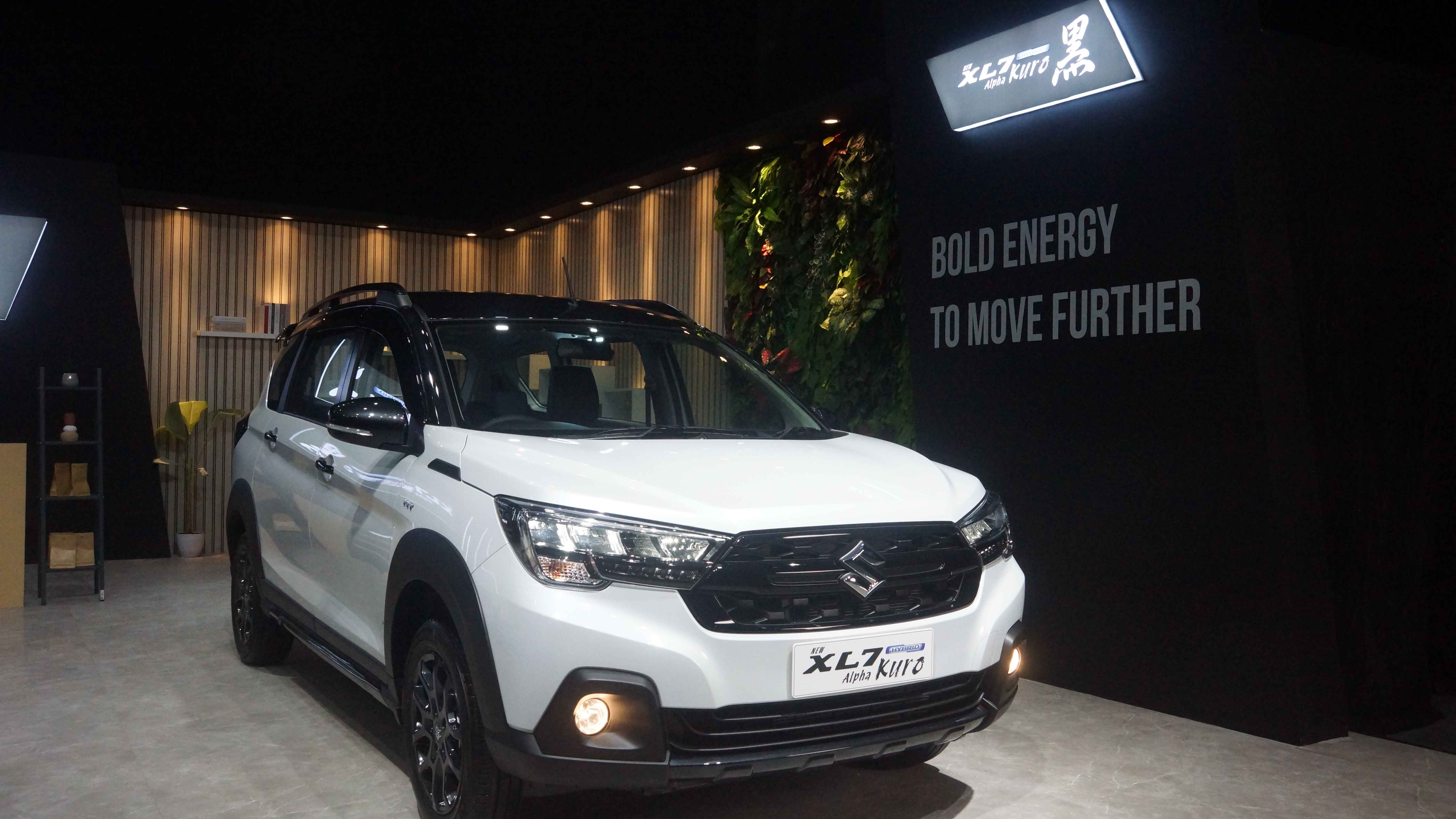 mobil, suzuki, hybrid, XL7 Alpha, Suzuki XL7 Hybrid Versi Alpha Kuro Resmi Meluncur, Ini Tampilannya!
