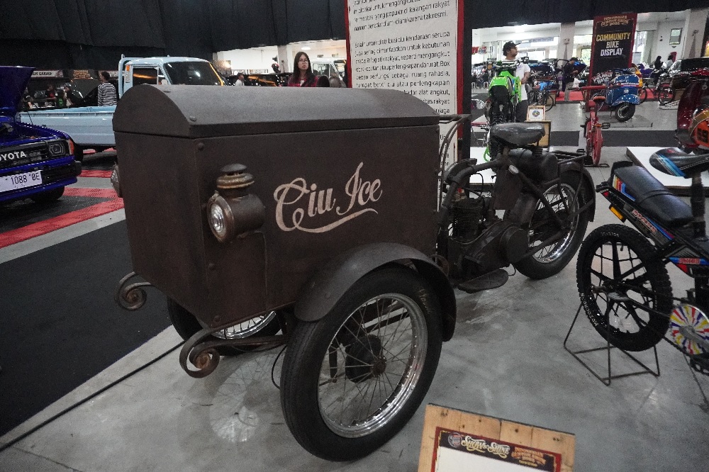 tempo dulu, motor klasik, Indonesian Custom Show (ICS), ics 2025, Motosacoche 350 cc, Gerobak Ciu Jadul Mejeng di ICS 2025, Bukti Motor Custom Hadir Untuk Perlawanan