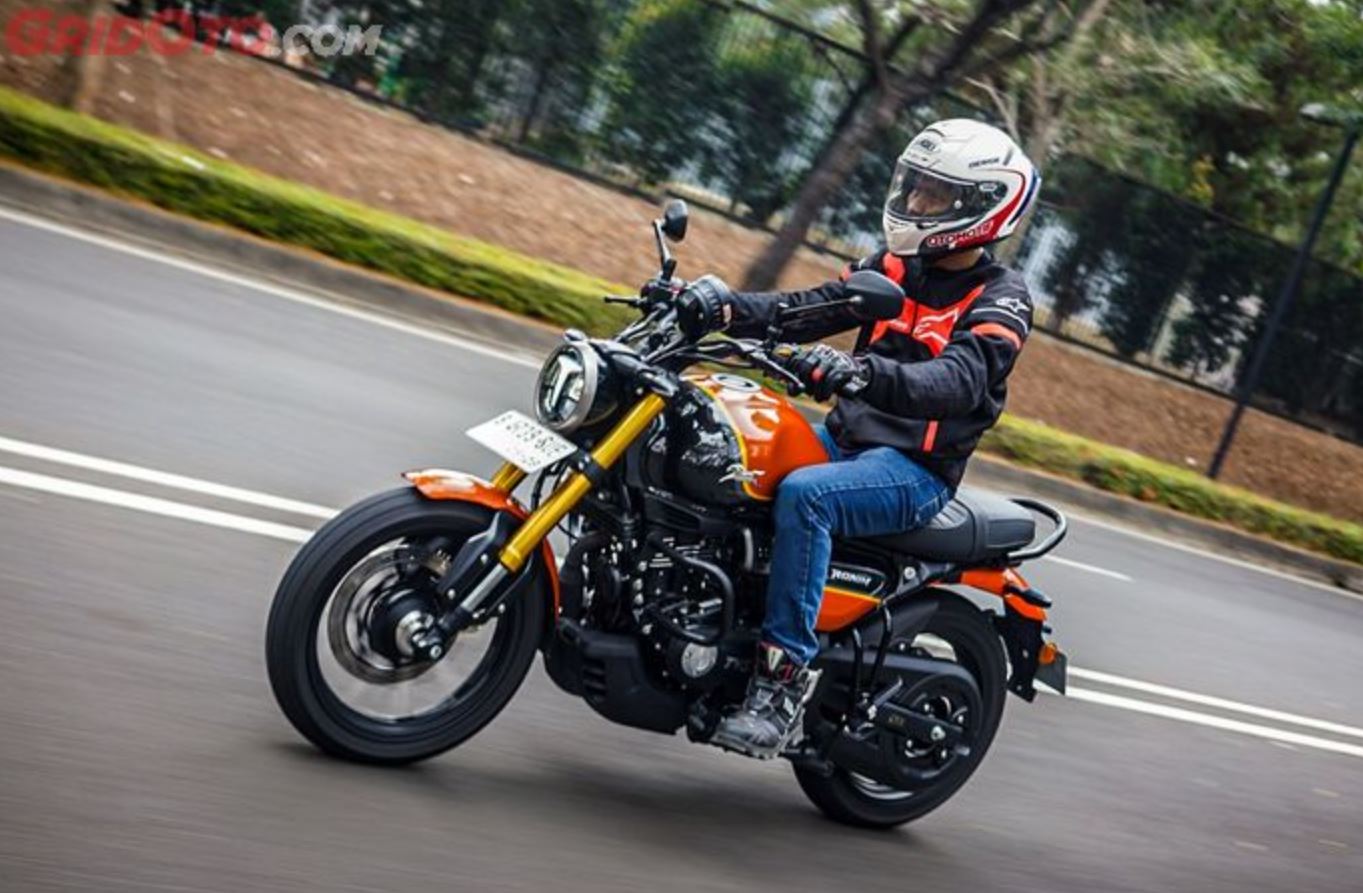 motor sport, scrambler, TVS Ronin, Harga TVS Ronin, Pilihan Motor Sport Gaya Macho, Segini Harga TVS Ronin per September 2025