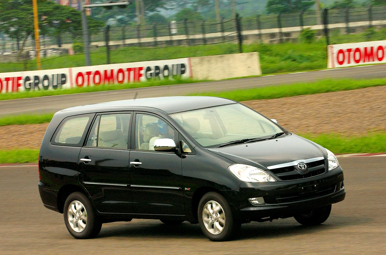 Gak Nyangka, Jelang Akhir Tahun Toyota Innova 2004 Dijual Cuma Segini
