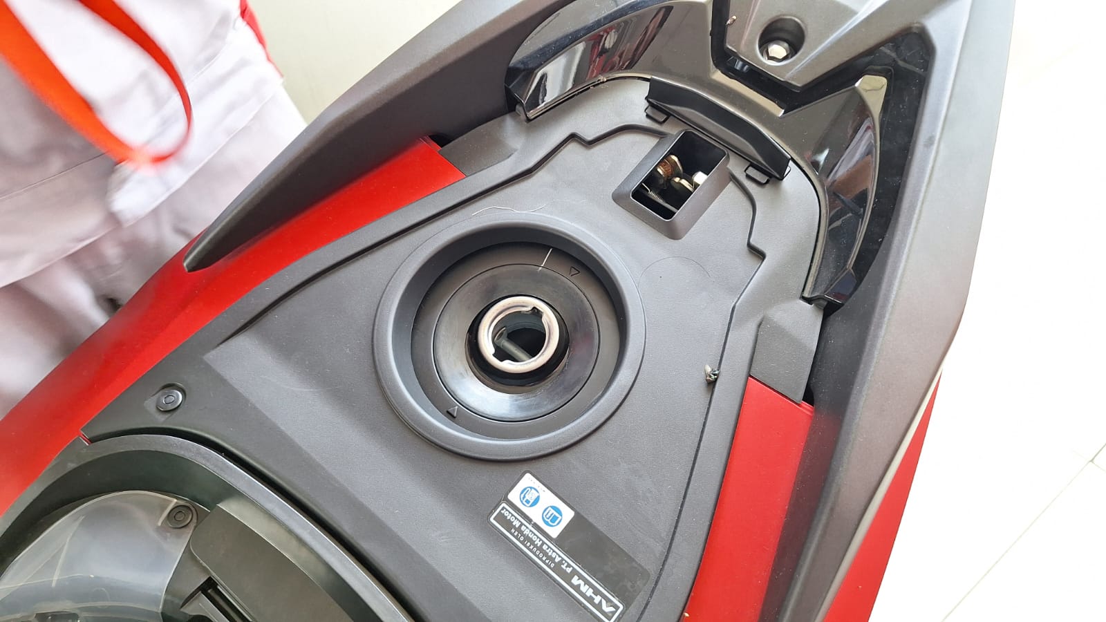 tangki, ahass, honda vario, kuras tangki, biaya kuras tangki motor, Ternyata Semurah Ini Biaya Kuras Tangki Honda Vario di AHASS