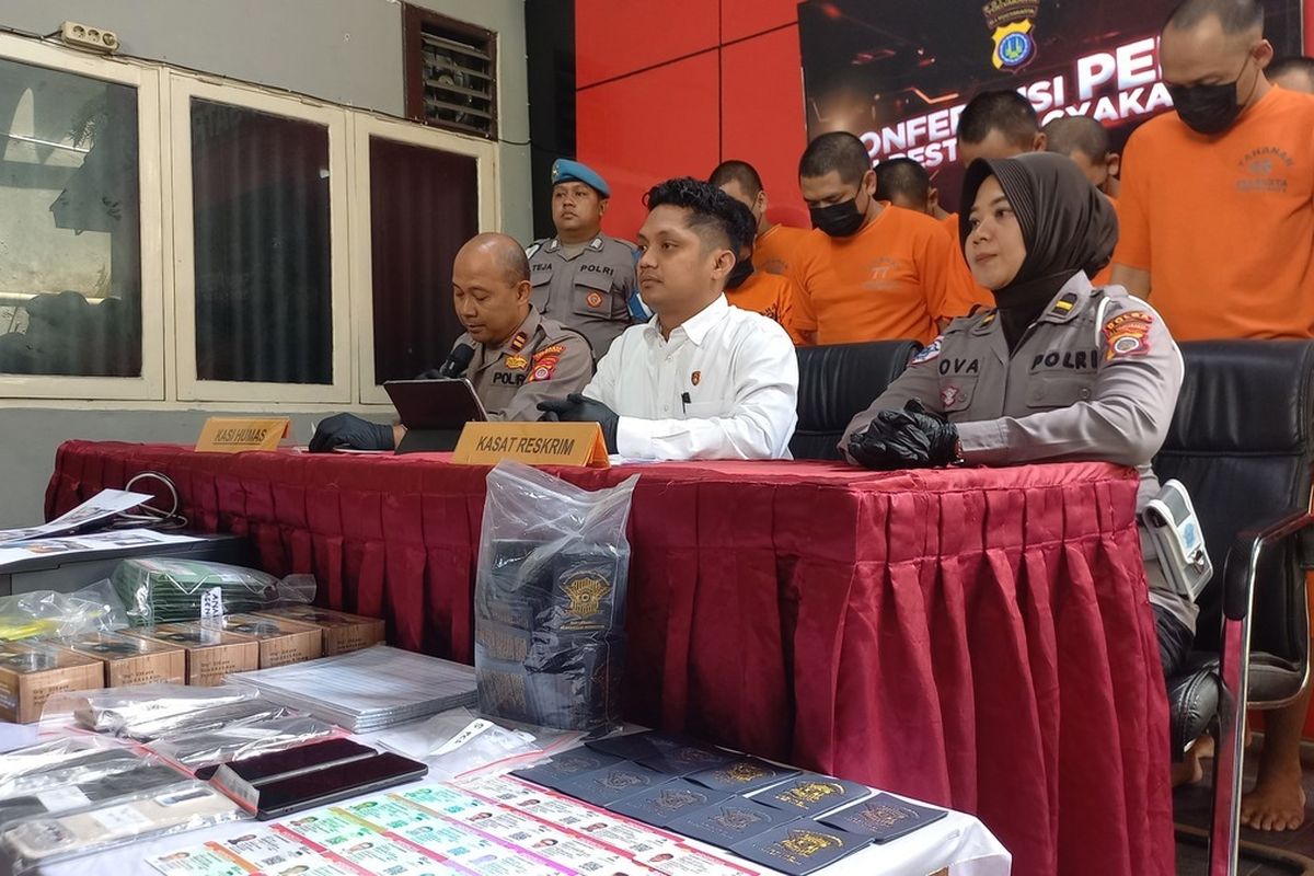 sim palsu, biaya pembuatan sim, Jasa Pembuatan SIM, Jasa Cetak SIM, SIM Palsu Jogja, Serobot Kerjaan Polisi, Sindikat Jasa Cetak SIM Palsu Jogja Patok Tarif Segini Lewat Facebook
