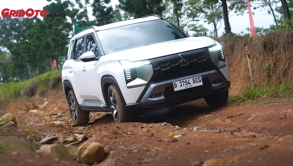 mitsubishi, Mitsubishi Destinator, Destinator, fitur mitsubishi destinator, Tiga Jurus Andalan Mitsubishi Destinator Lewati Jalan Jelek, Cocok Buat Ajak Keluarga Berpetualang