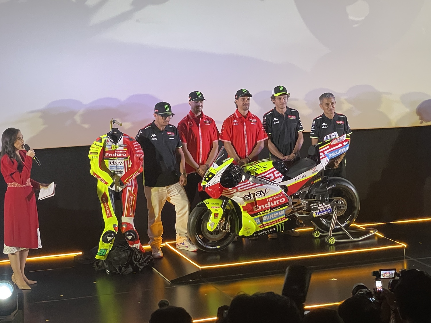 Valentino Rossi, vr46, MotoGP Mandalika 2025, Disaksikan Valentino Rossi , Ini Makna Livery Spesial Motor MotoGP Pertamina Enduro VR46 di Mandalika
