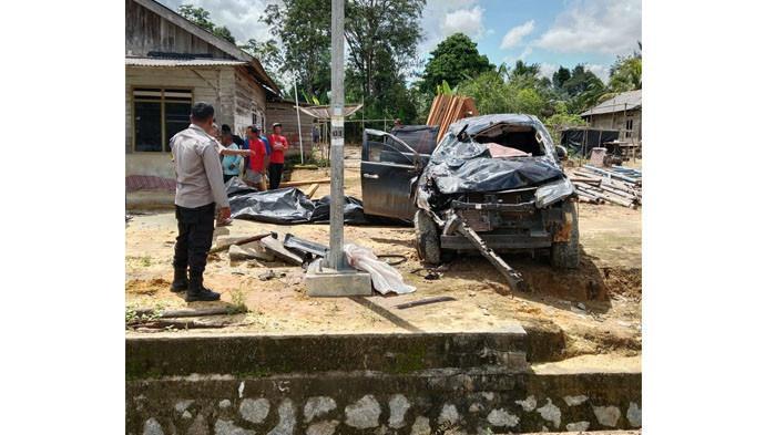 pajero sport, mitsubishi pajero sport, bangka selatan, pajero sport tabrak tiang, Wajah Pajero Sport Acak-acakan Duel Lawan Tiang Listrik, Nasib Tragis Dialami Sopir