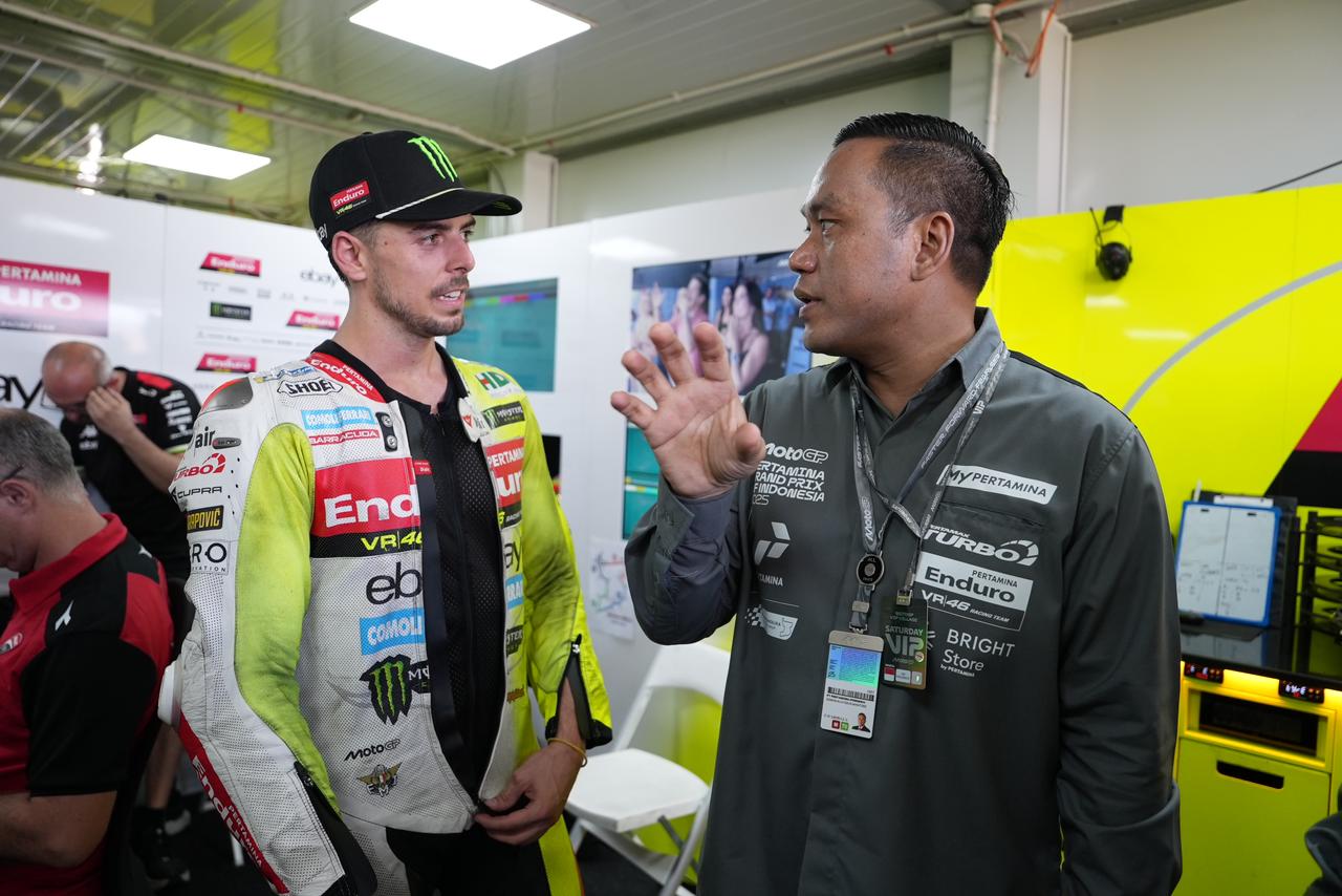 motogp indonesia, vr46, Dirut PT Pertamina, Pertamina Enduro VR46 Racing Team, Dirut Pertamina Tinjau Paddock Tim Milik Valentino Rossi di MotoGP Indonesia 2025