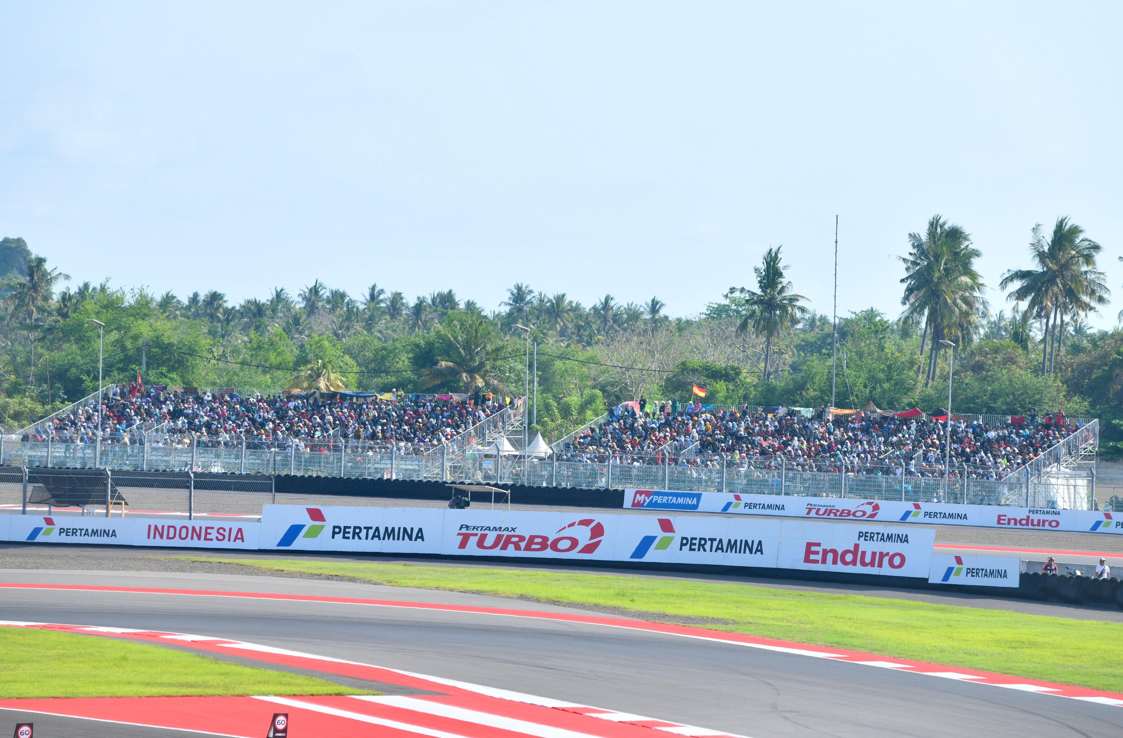 MotoGP, motogp indonesia, motogp mandalika, penonton motogp indonesia 2025, Bangga! Jumlah Penonton MotoGP Indonesia 2025 Pecahkan Rekor Baru