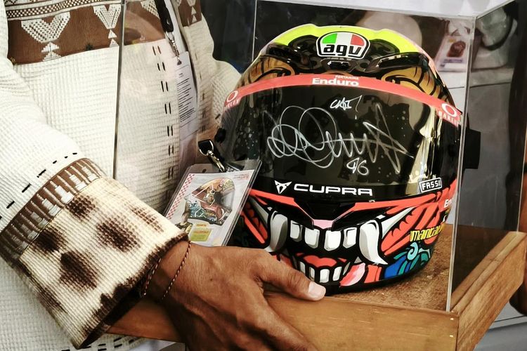 Valentino Rossi, helm agv, Lelang Helm AGV, Jhony Prasetyo, Helmet Design Battle to Mandalika, Helm AGV Bertanda Tangan Valentino Rossi Laku Dilelang Rp 15 Juta, Desain Buatan Anak Bangsa