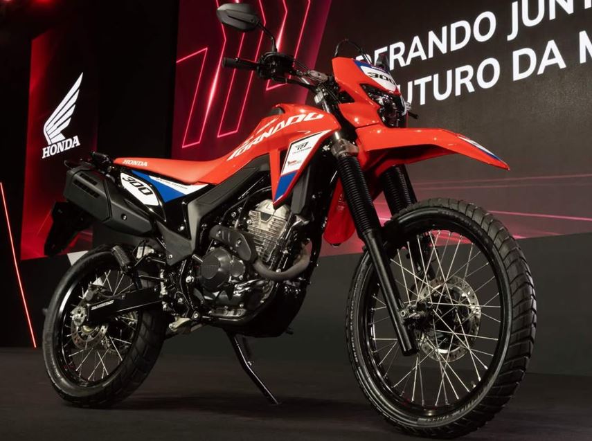 brasil, honda, crf450 rally, motor dual purpose, Honda Tornado 300 Special Edition, Punya Aura Reli Dakar, Ini Wujud Edisi Spesial Motor Dual Purpose 300 Cc Baru Honda