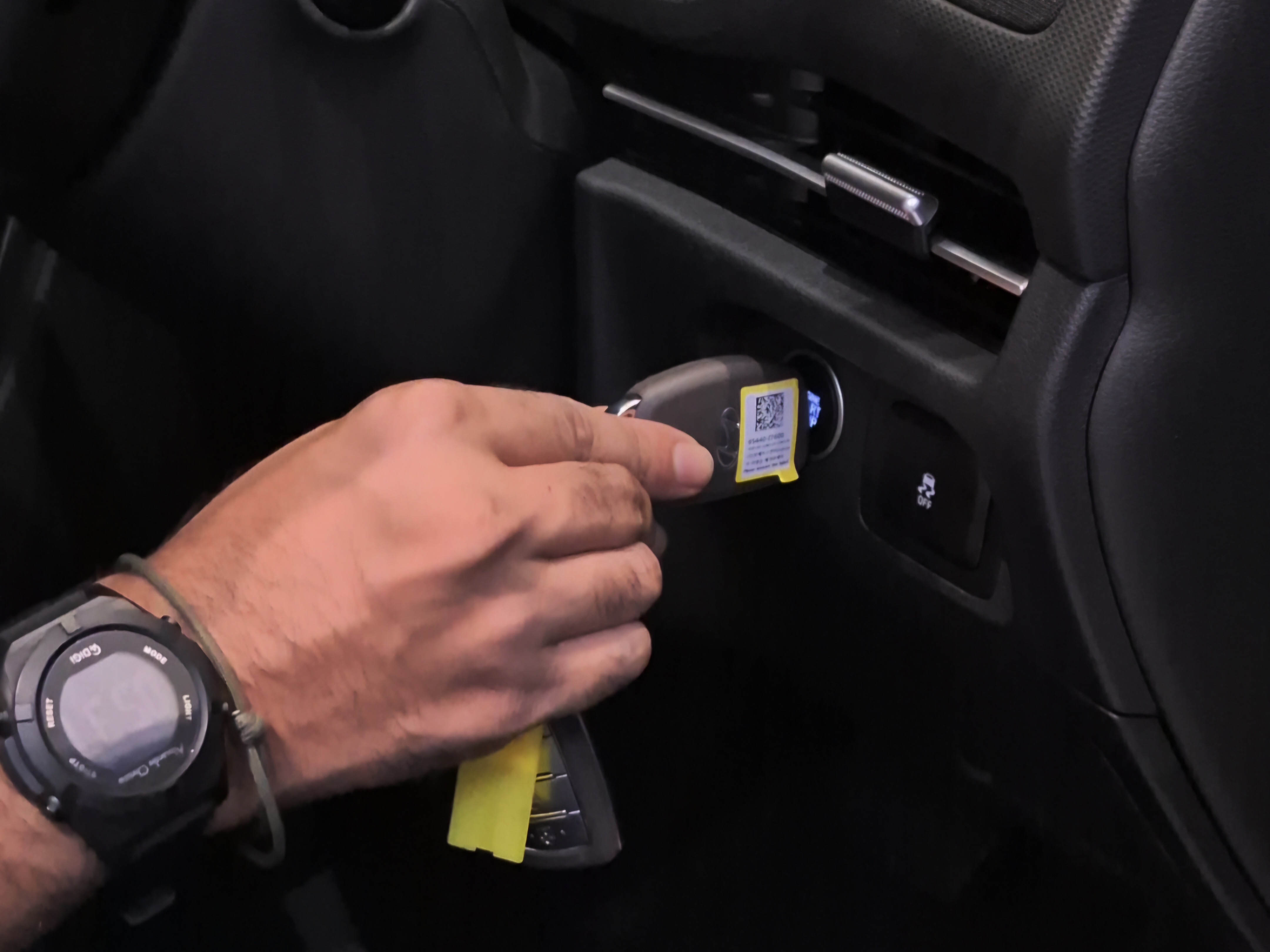 baterai, mobil, immobilizer, keyless, baterai remot keyless, remot mobil, Cara Buka Pintu Mobil Secara Manual Jika Remote Keyless Habis Baterai