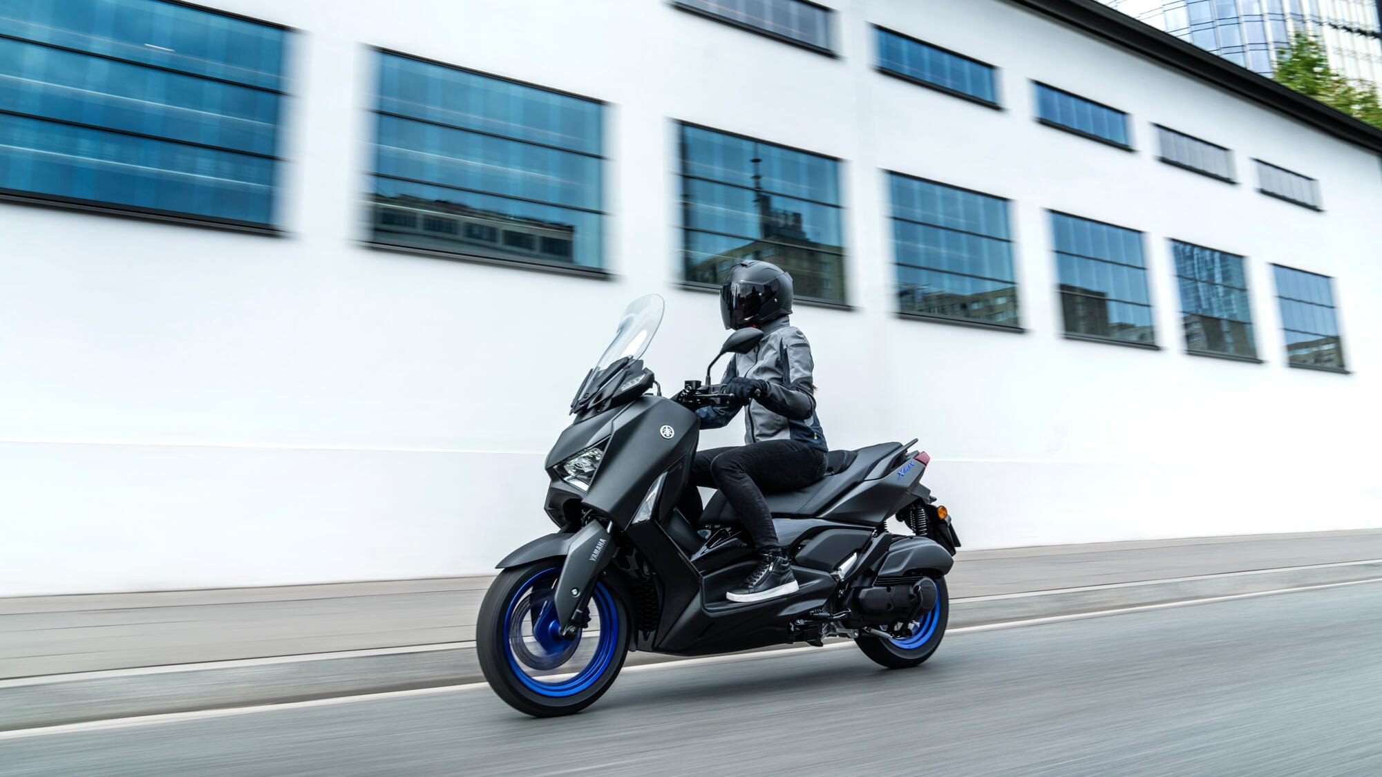 yamaha xmax, harga yamaha xmax, xmax 250, matic Yamaha, yamaha xmax baru, XMAX 125, Selain 250 cc Ternyata Yamaha Punya XMAX Bermesin 125 Cc, Ini Ciri-cirinya