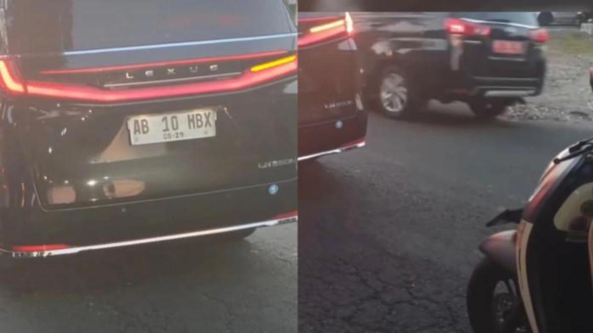 sri sultan hamengkubuwono x, Sri Sultan HB X, Lexus LM 350h, Pejabat Salip Sultan HB X, Lexus LM 350h Sri Sultan HB X Diserobot Pejabat Terobos Lampu Merah, Lengkap Tot Tot Wuk Wuk
