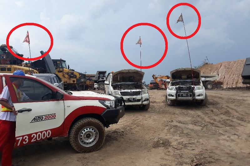 Mobil pertambangan, Mobil tambang, kendaraan tambang, Bendera Kendaraan Tambang, buggy flag, Bisa Mencapai 17 Meter, Fungsi Bendera Tiang Tinggi di Mobil Tambang Menyangkut Nyawa