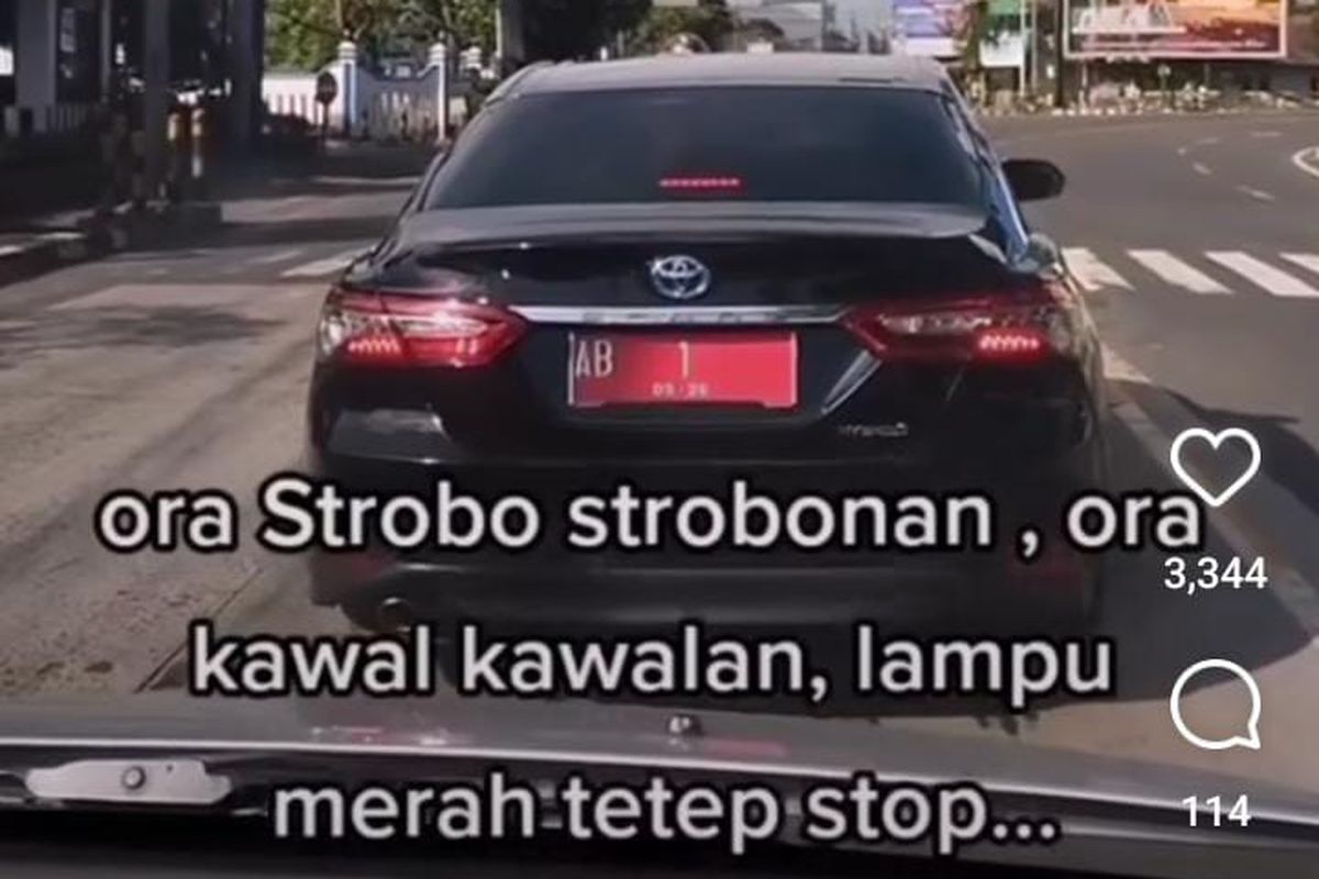 raja yogyakarta, sri sultan hamengkubuwono x, Sri Sultan HB X, strobo dan sirene, Raja Tanpa Pengawalan, Sosok Panutan, Begini Jawaban Sri Sultan HB X Ditanya Alasan Tak Pernah Minta Pengawalan di Jalan