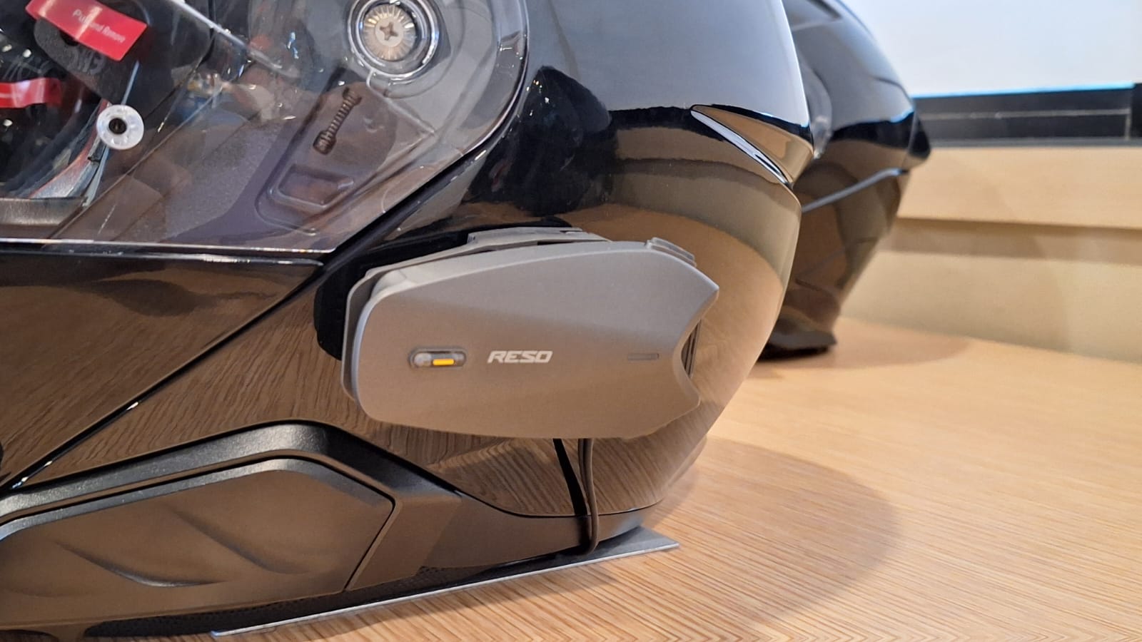 Ditinggal Ngopi Langsung Penuh, Secepat Ini Charge Intercom Reso Pilot Pro