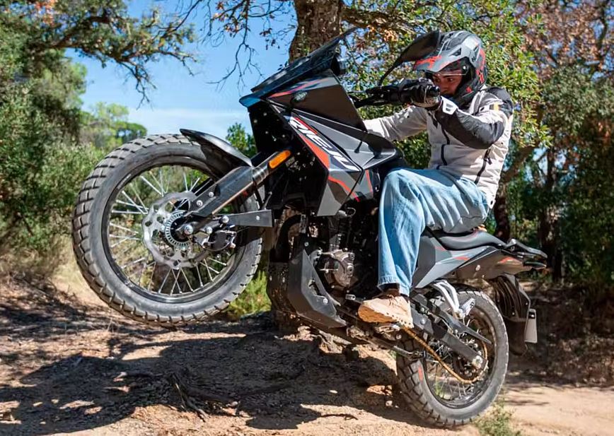 Motor Adventure Baru Rieju Aventura 125, Mesin Kecil Tapi Power Beda Tipis dari Honda CB150X