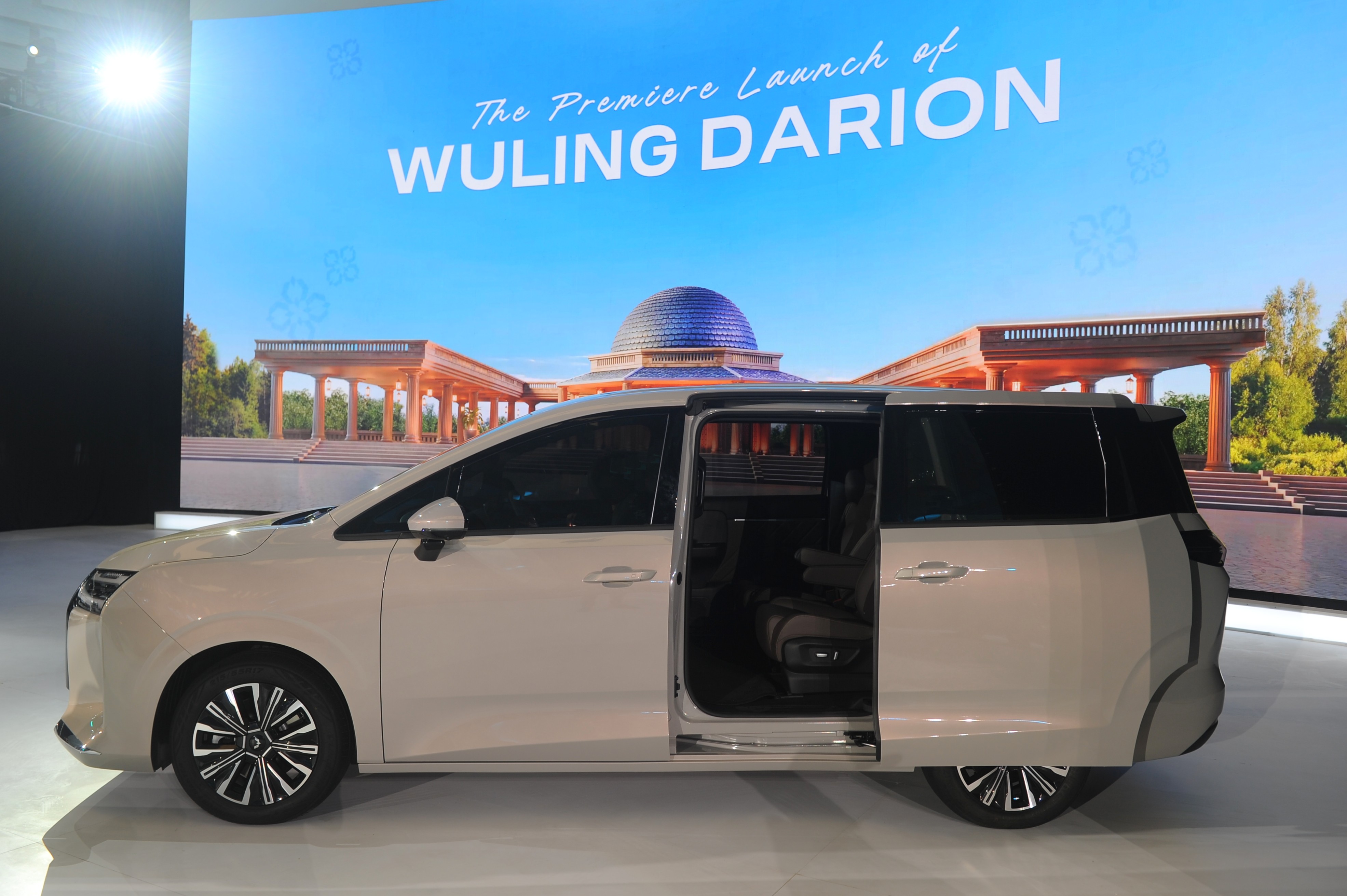 Wuling Darion, Pilihan EV dan PHEV, Punya Fitur Serba Praktis untuk Keluarga Modern