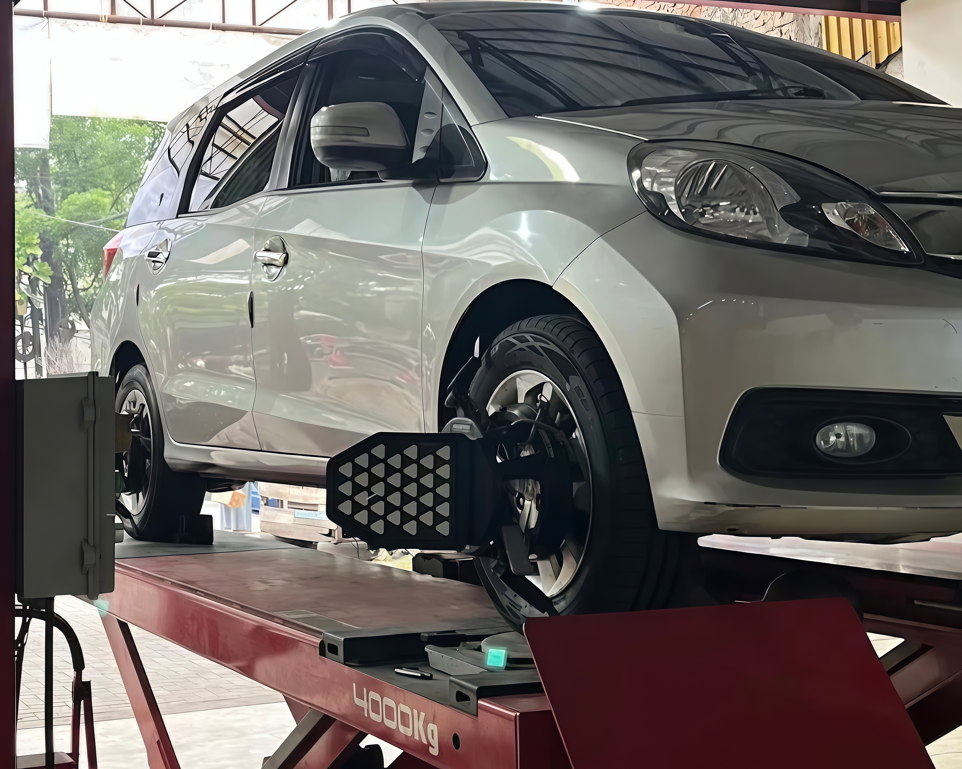 Spooring Mobil Matik dan Manual, Apakah Sama Kebutuhan dan Jadwalnya?