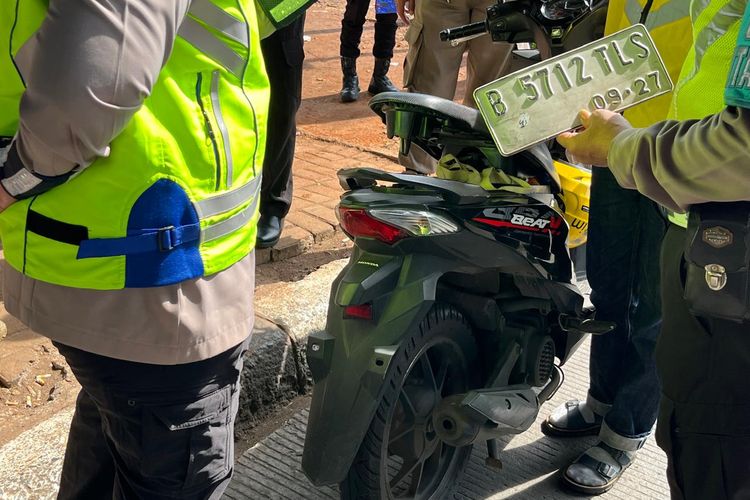 Motor Tanpa Pelat Nomor Lolos dari Tilang Razia Operasi Zebra Jaya 2025 di Jaktim, Ini Alasannya