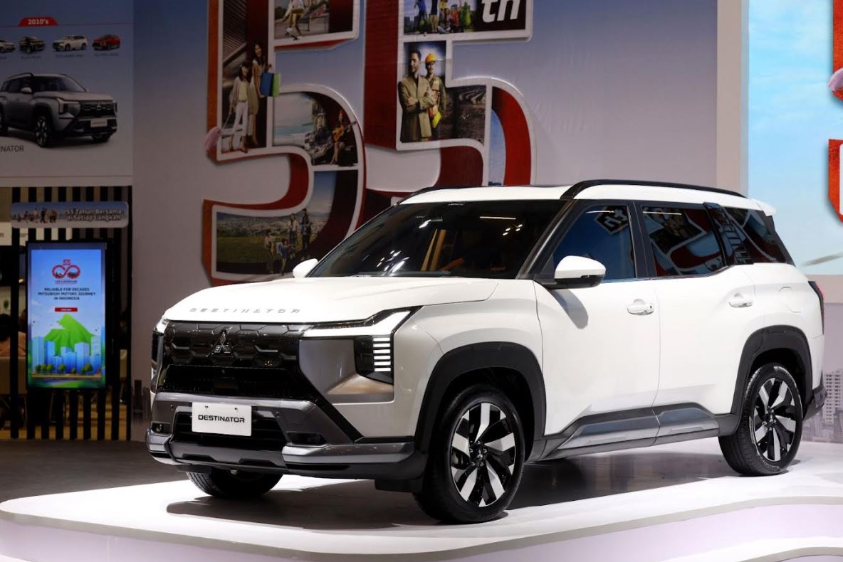 Mitsubishi Destinator Ada Paket Bunga 0 Persen di GJAW 2025, Segini Cicilannya