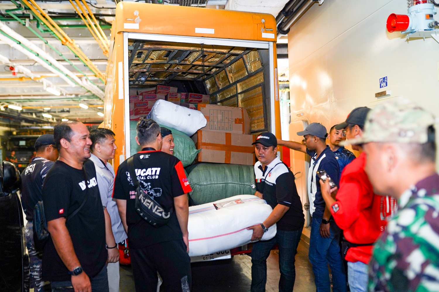 Jalur Turing Kena Banjir Bandang, Komunitas Ducati Gandeng TNI AL Kirim Bantuan ke Sumatera