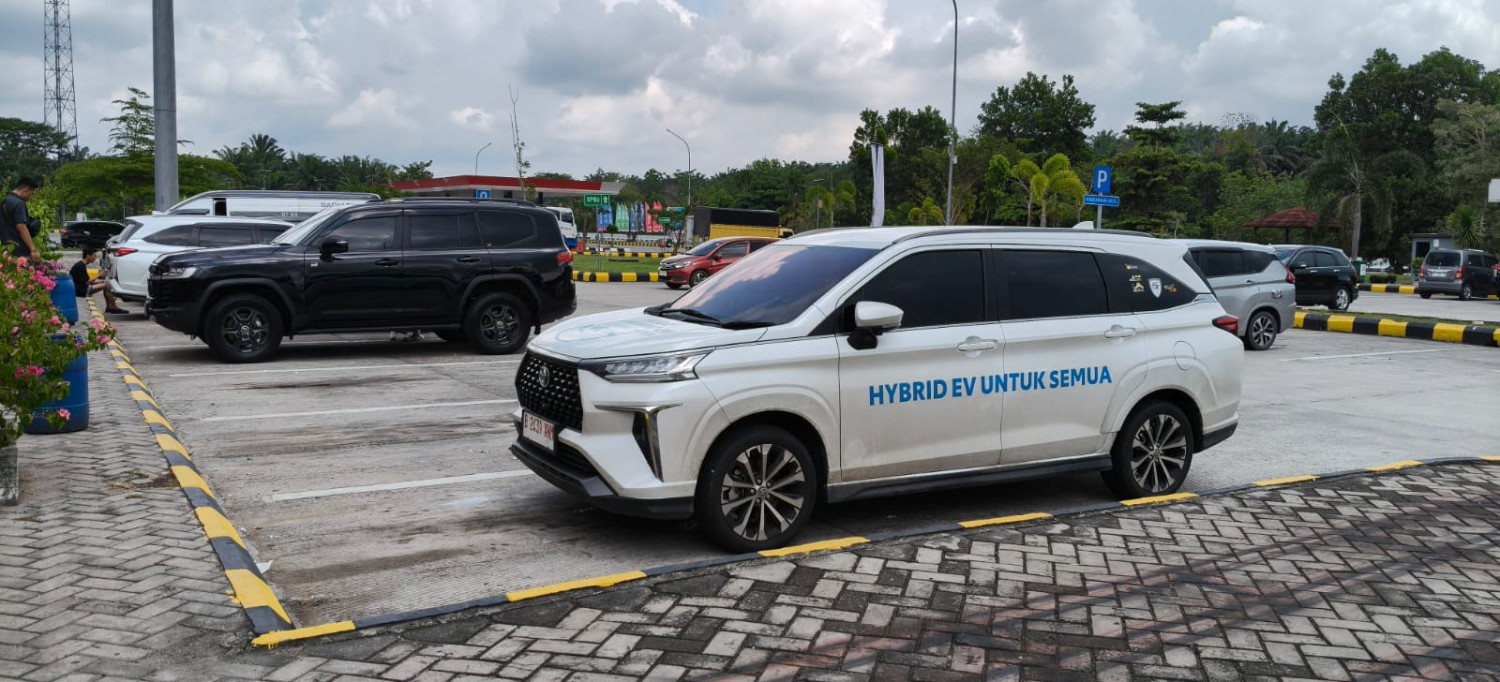 Veloz Hybrid EV Lintas Nusa Susur Jalur Tol Bakauheni-Palembang