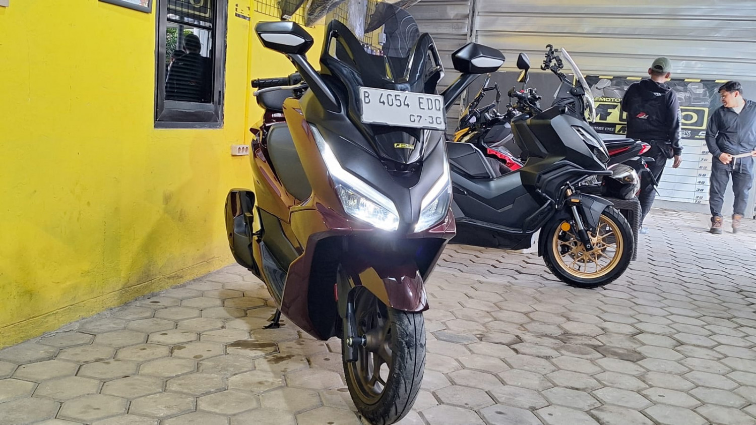 Cuma Tambah Ini Tampilan Honda PCX 160 RoadSync Jadi Mirip Forza