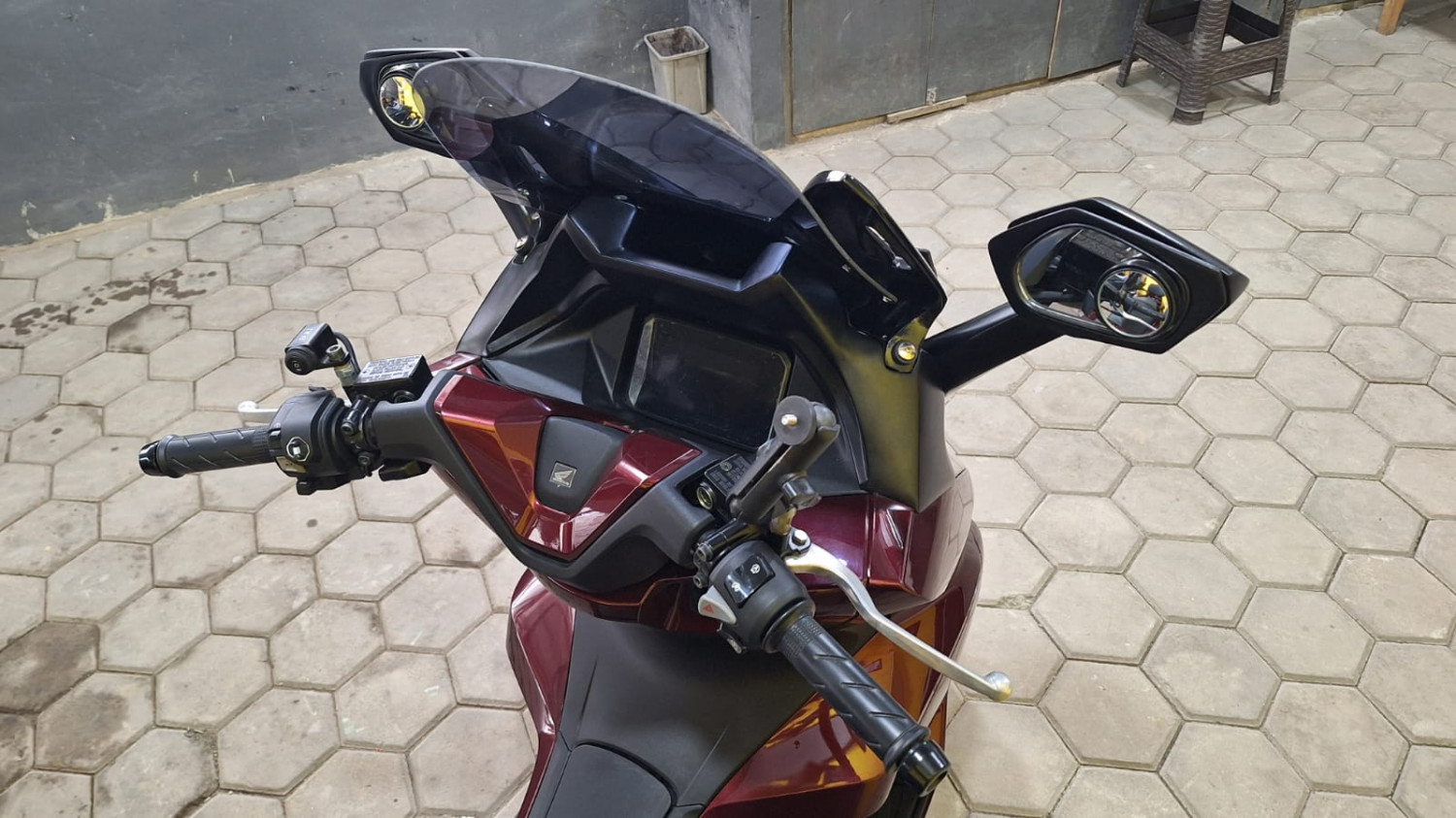 Cuma Tambah Ini Tampilan Honda PCX 160 RoadSync Jadi Mirip Forza