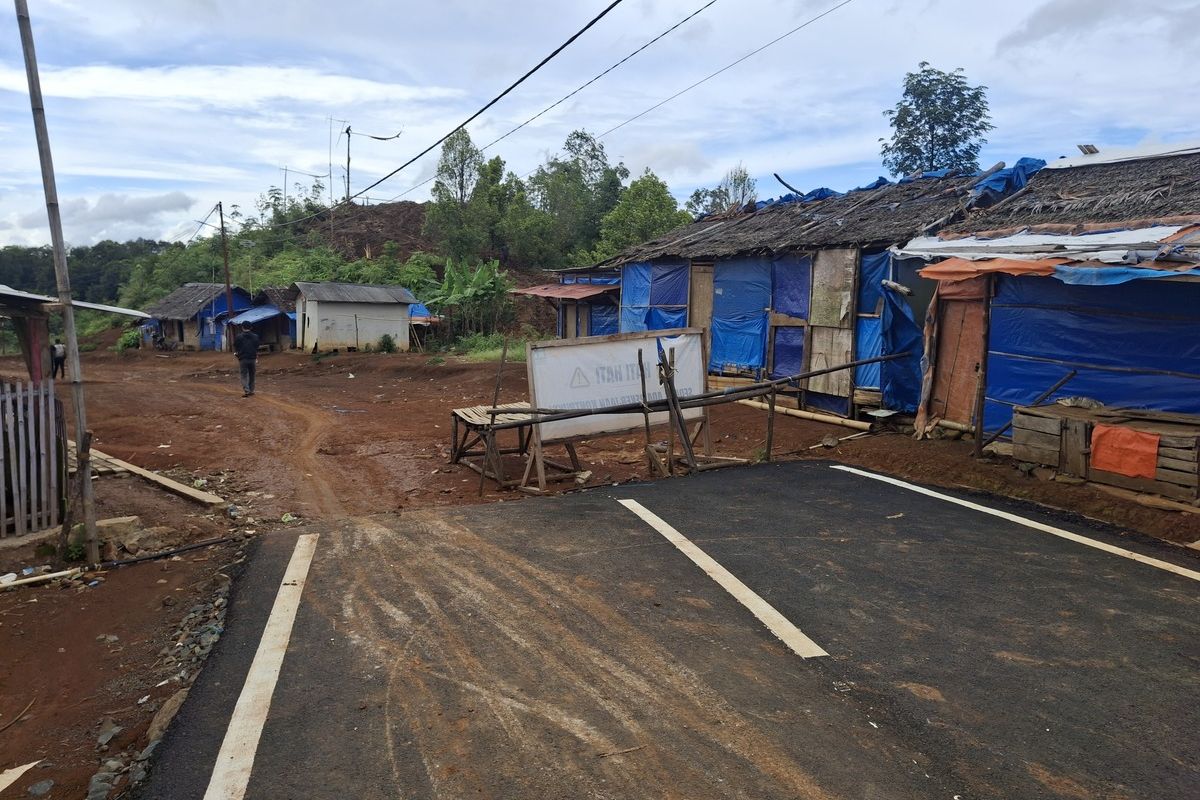 Bak di Ujung Negara, Jalan di Perbatasan Banten dan Jawa Barat Seperti Bumi dan Langit