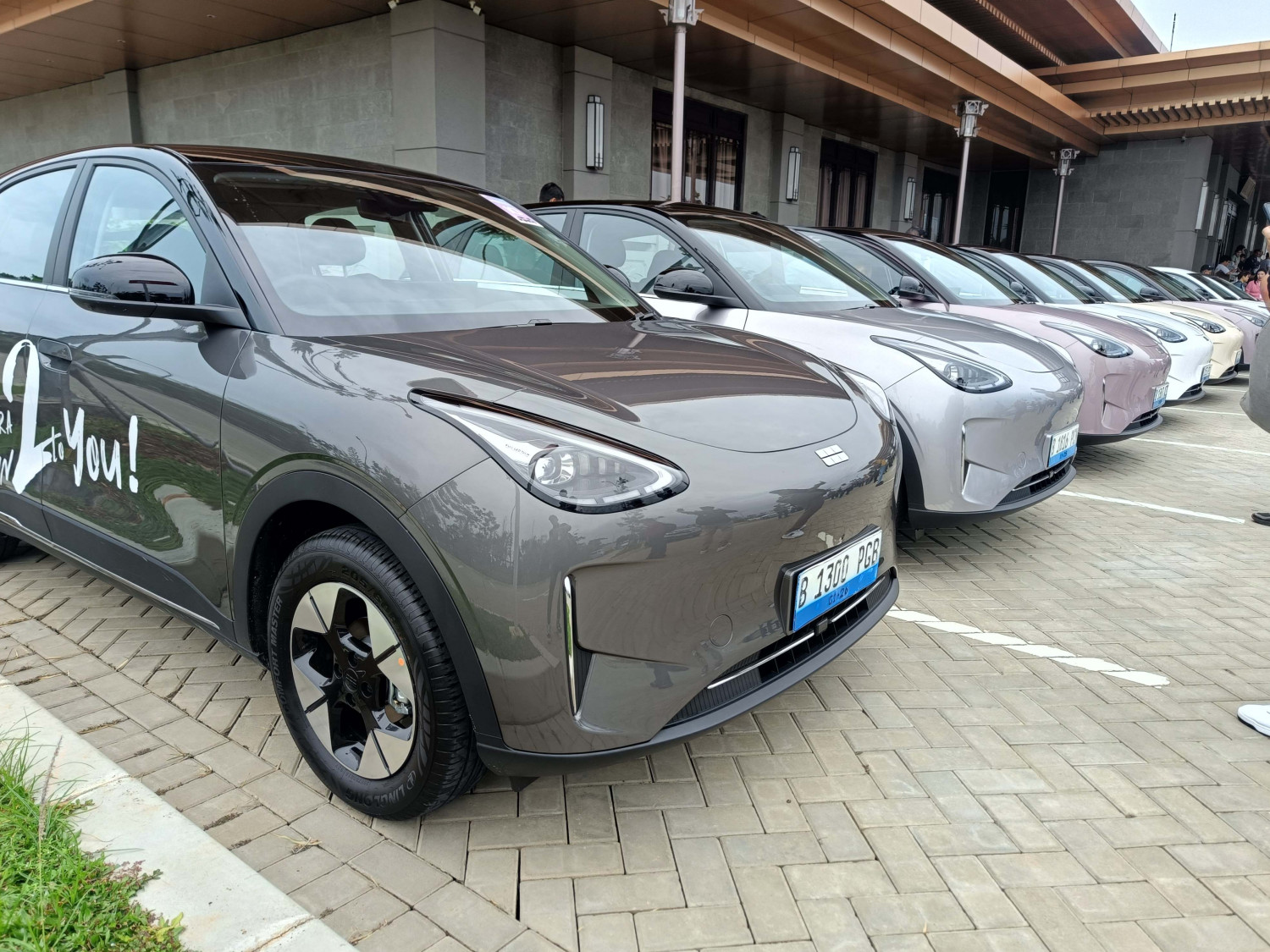 Geely EX2 Mulai Dikirim ke Dealer, Pesanan Tembus Dua Ribu Unit