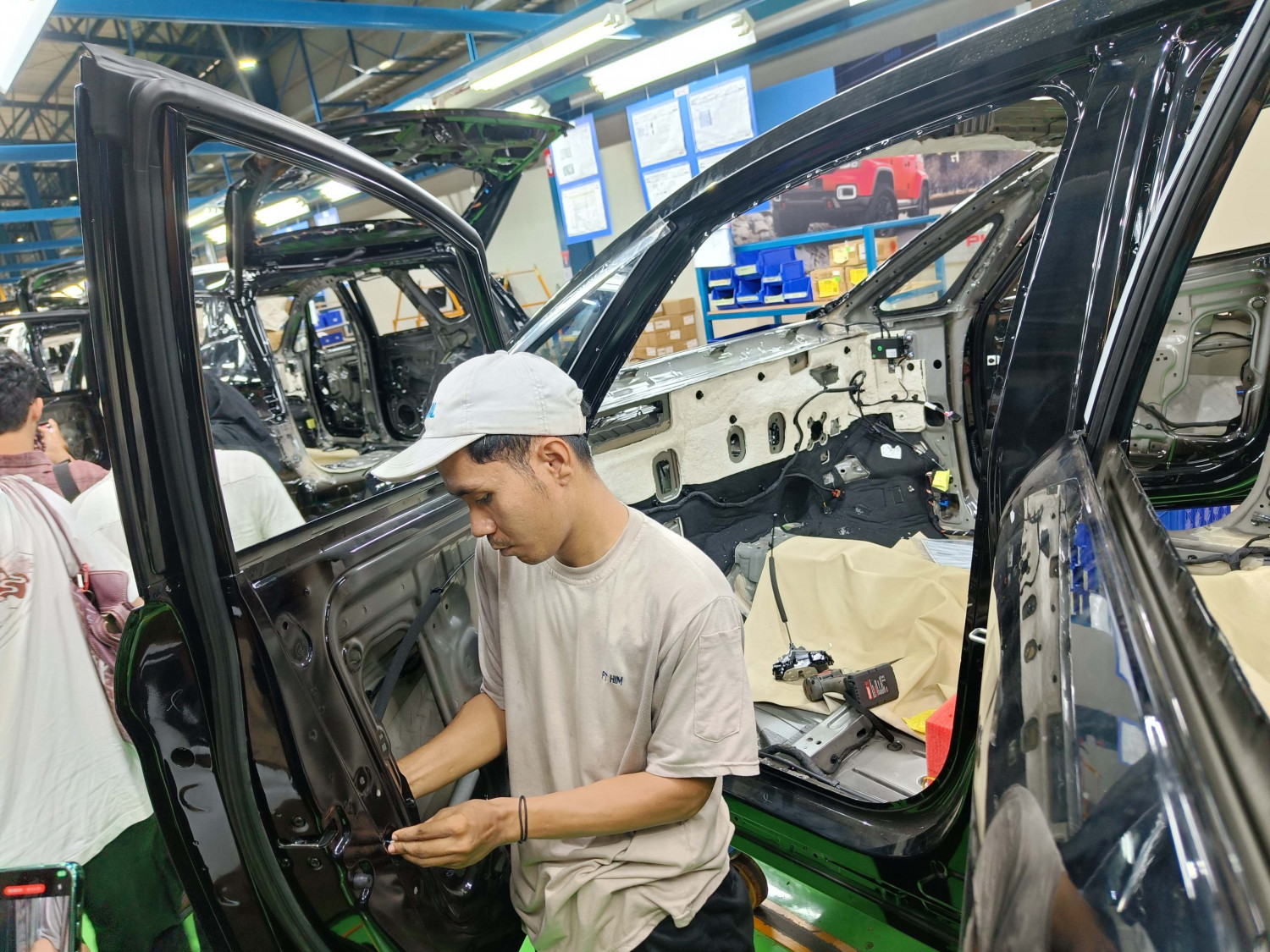 Proses Perakitan Aletra L8 EV Langsung Dari Pabrik, Bisa Produksi Segini