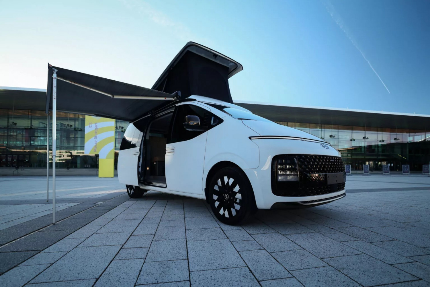 Hyundai Sulap Staria Listrik Jadi Rumah Berjalan, Siap Camping Tanpa Colok Listrik