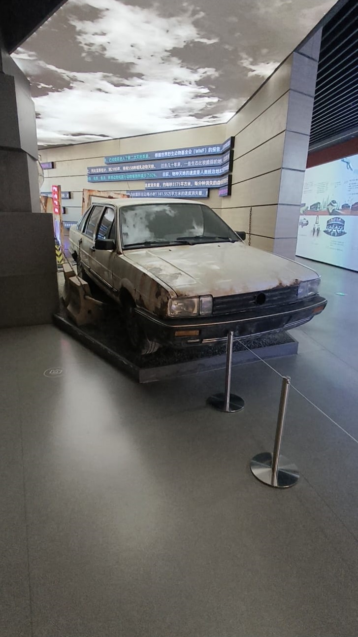 Dispenser Bensin Usang Di Balik Display Kecanggihan BYD Di-Space