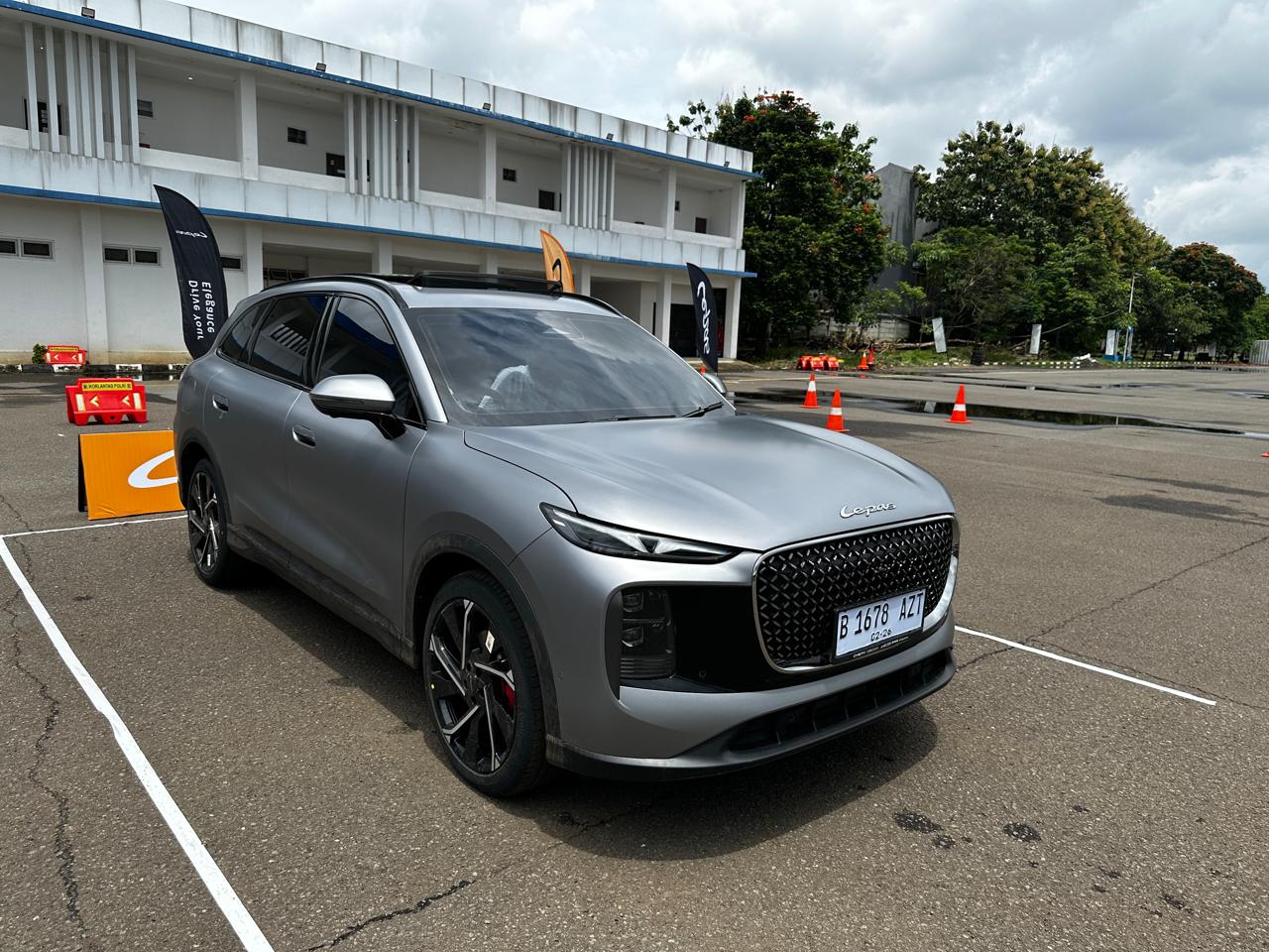 Mudah Banget, Begini Cara Pakai Fitur Parkir Otomatis Lepas L8