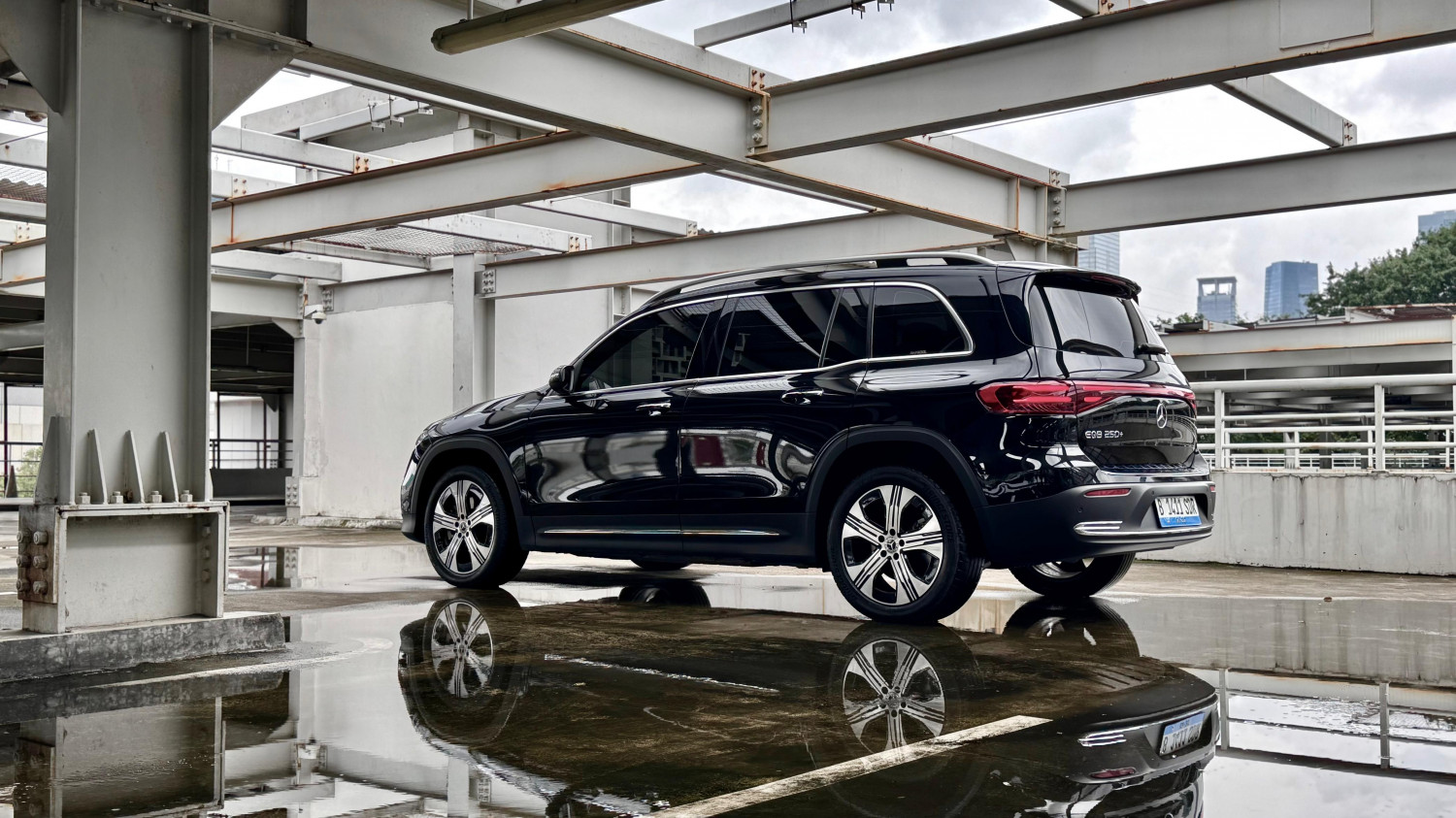 Harga Rp 1,6 Miliar, Pajak Tahunan Mercedes-Benz EQB 250+ Semurah Ini