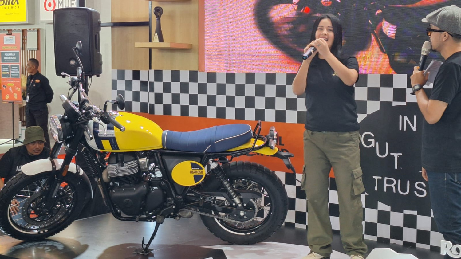 Perempuan Indonesia Pertama Coba Royal Enfield Bear 650, Begini Komentar Sabrina Sameh