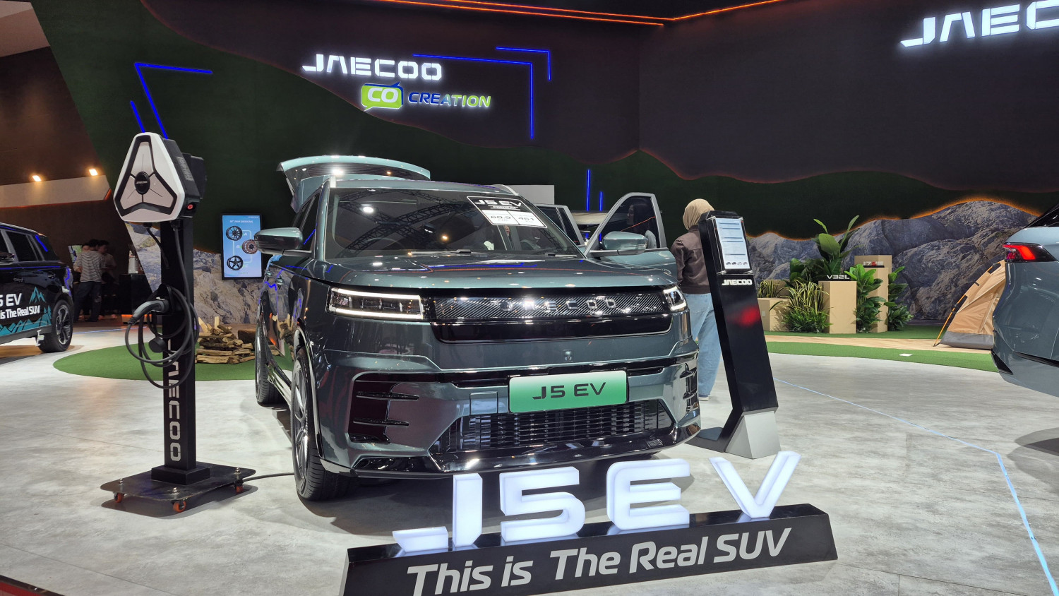 Jaecoo Ajak Pengunjung IIMS 2026 Ikut Terlibat Personalisasi J5 EV