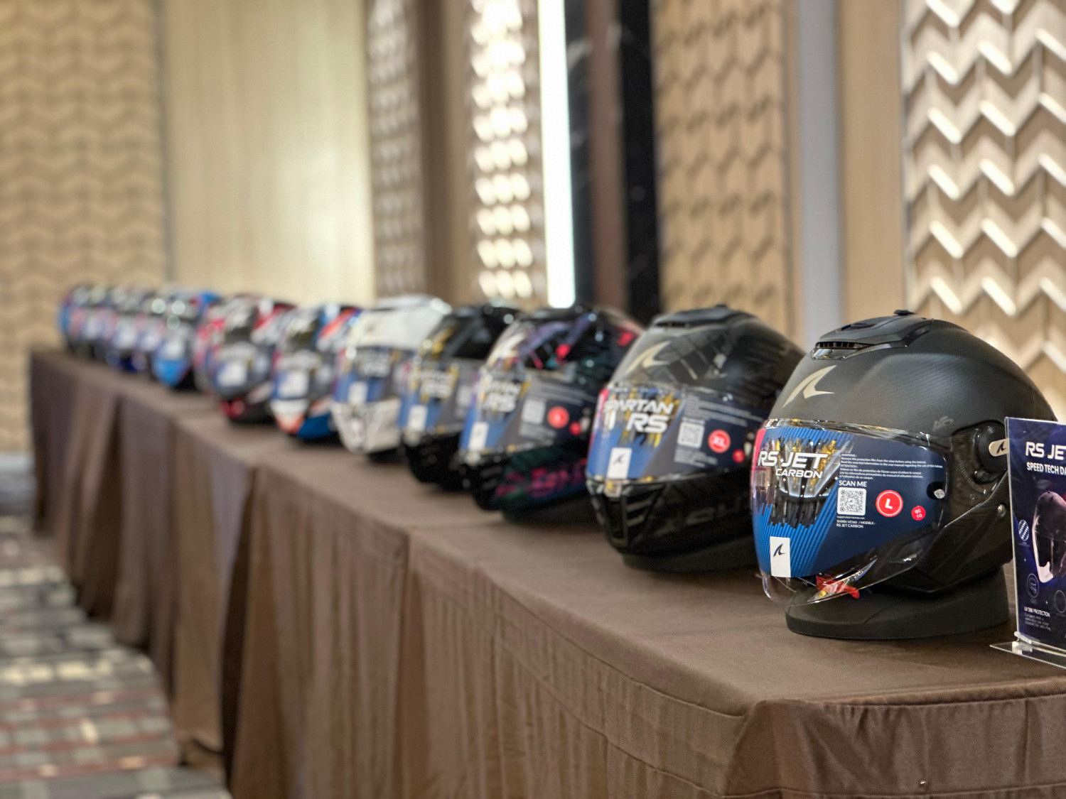 Shark Helmets Pamer Teknologi MotoGP, Hingga Kenalkan Visor Berubah Warna Kurang 1 Detik