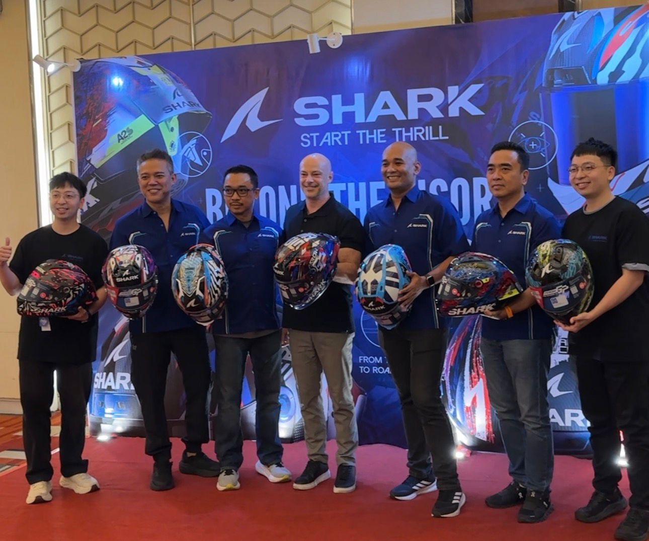 Shark Helmets Pamer Teknologi MotoGP, Hingga Kenalkan Visor Berubah Warna Kurang 1 Detik