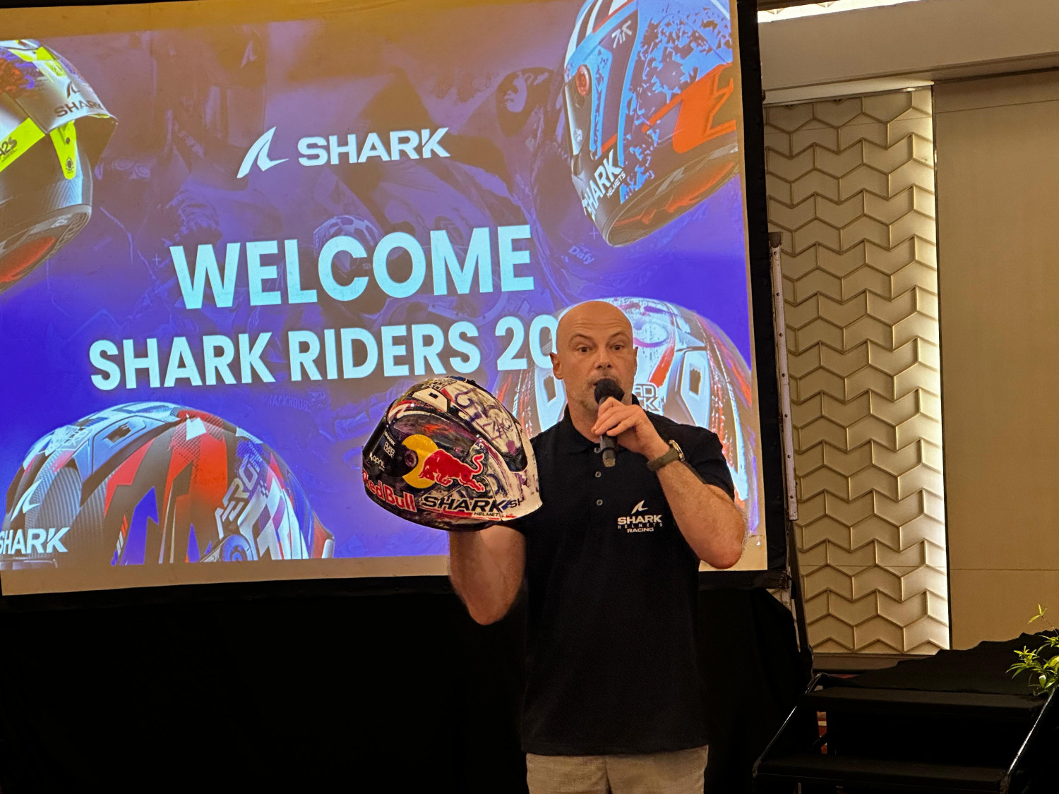 Shark Helmets Pamer Teknologi MotoGP, Hingga Kenalkan Visor Berubah Warna Kurang 1 Detik