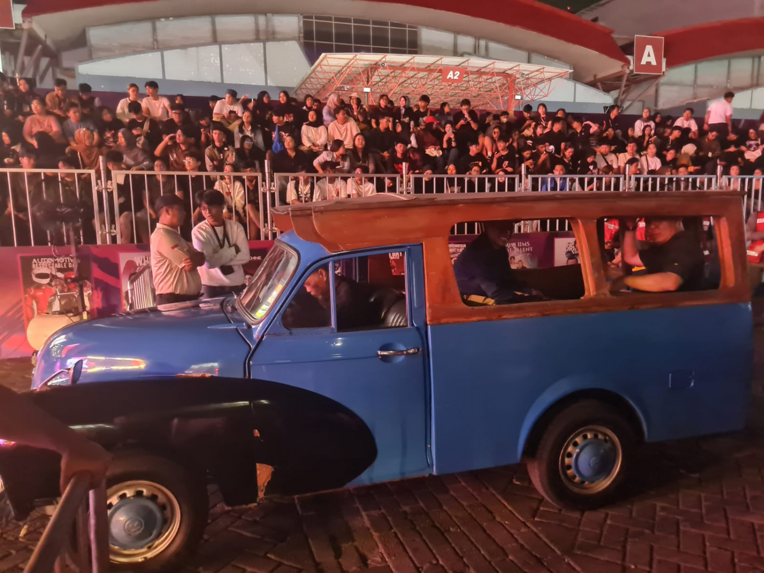 Seru! Damkar DKI Tampil Memukau di IIMS 2026, Oplet Si Doel Jadi Sorotan