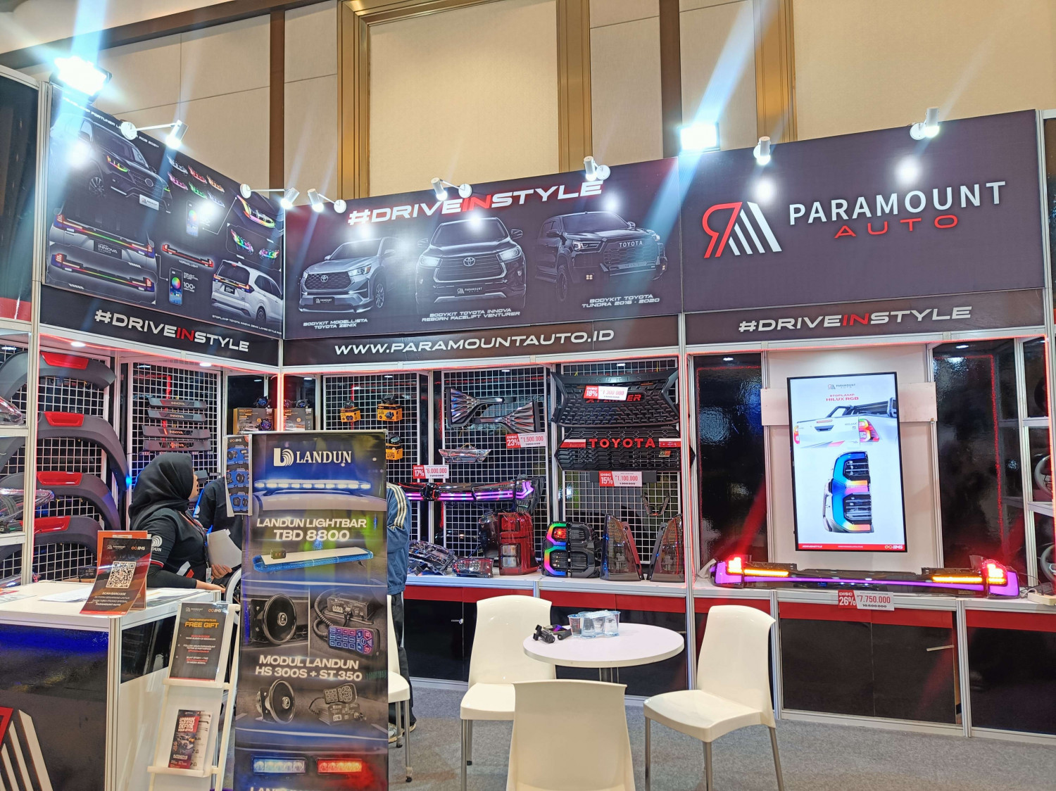Paramont Auto Hadir Perdana di IIMS 2026, Bawa Lampu RGB Zenix Keren
