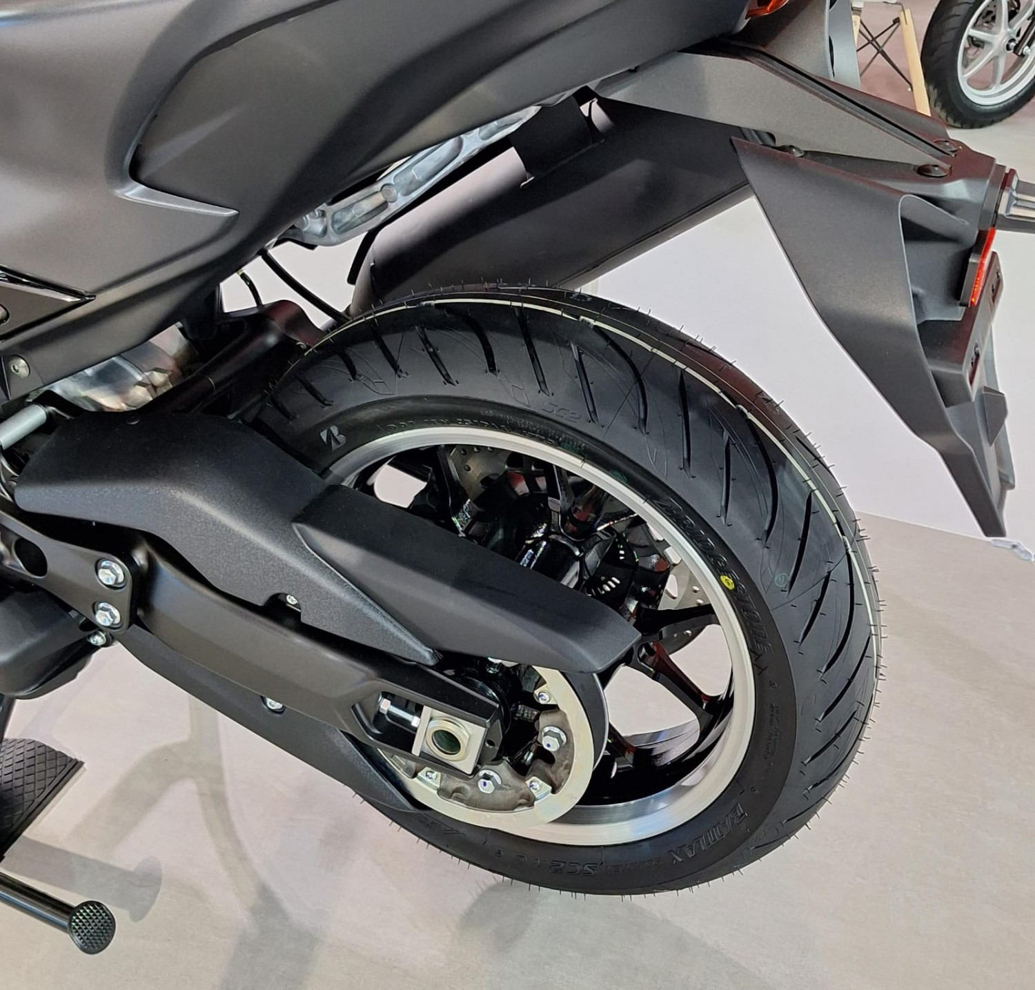 Akhirnya Bisa Tidur Nyenyak, Ternyata di Sini Posisi Sokbreker Belakang Yamaha TMAX