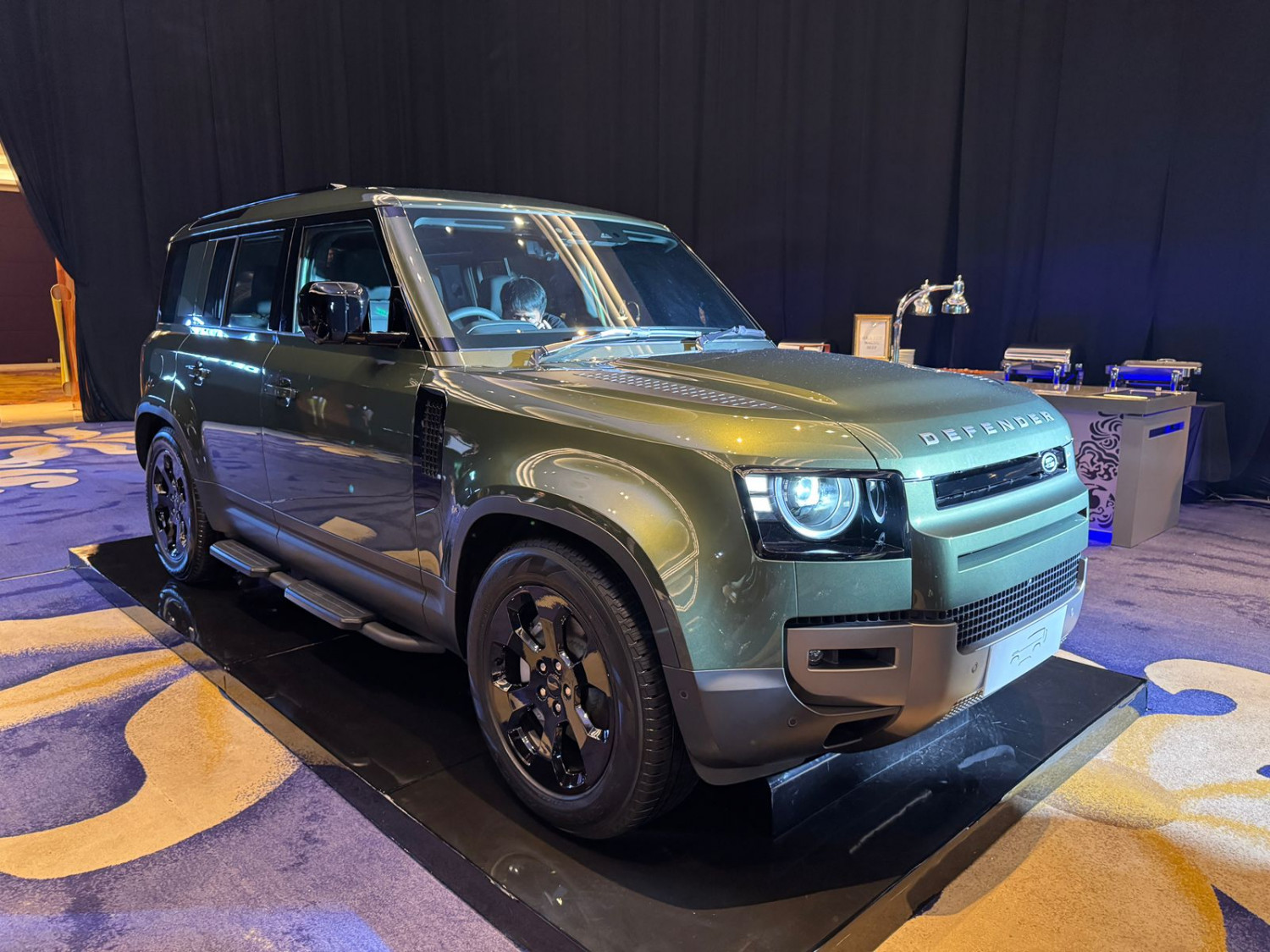 Land Rover Defender 2026 Diluncurkan, Offroader Mewah Makin Wah