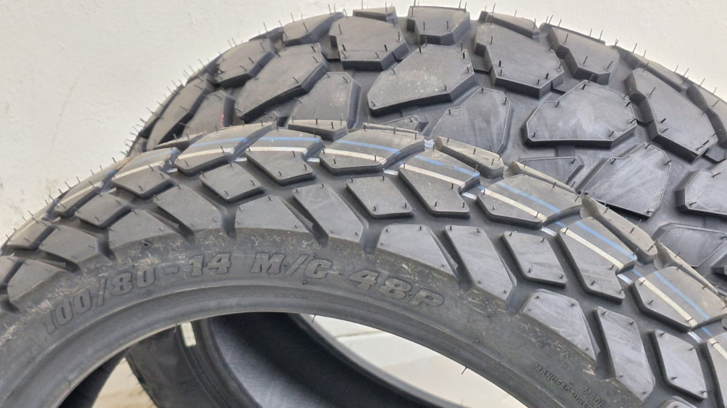 Pas Dengan Style Honda ADV160, Ini Pilihan Ban Dengan Kembangan Kotak-kotak