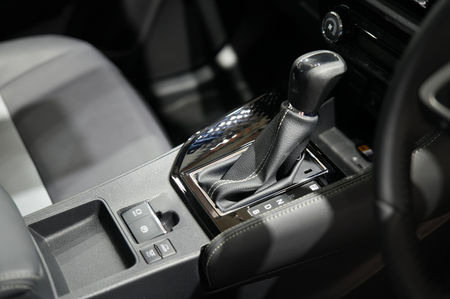 Tuas Transmisi Toyota Vios Hybrid EV Ada Huruf B, Buat Ini Fungsinya