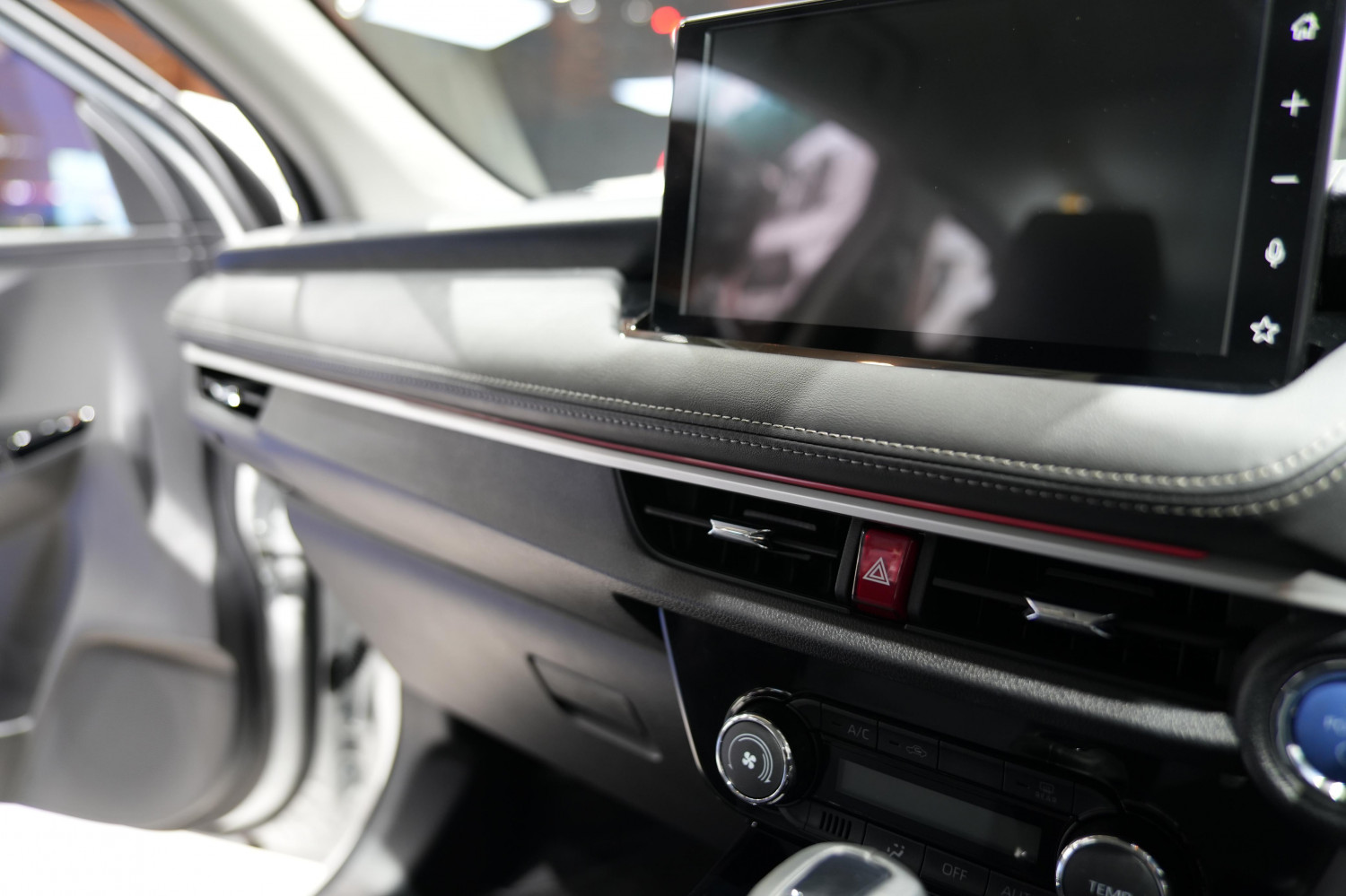 Sentuhan Kecil Ini Membuat Kabin Toyota Vios Hybrid EV Lebih Premium