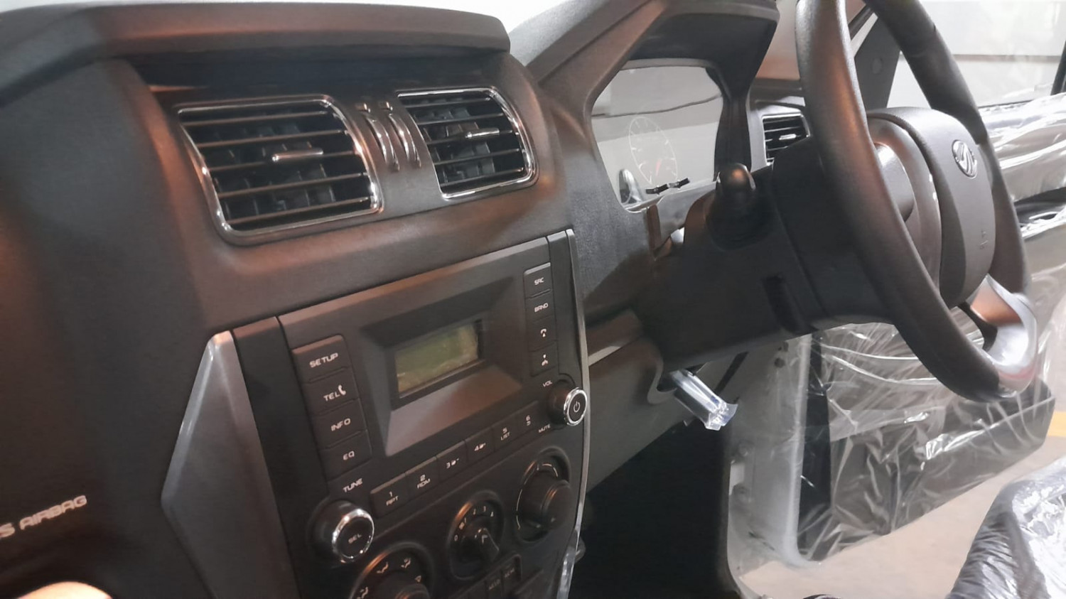 Intip Langsung Mahindra Pik Up 4x4 Cendrawasih, Siap Angkut Berat di Medan Ekstrem