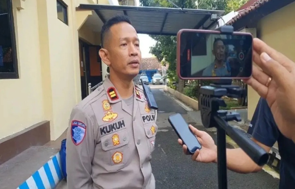 Layanan Mbak Dewi Penolong  Mobil EV yang Kehabisan Daya Listrik